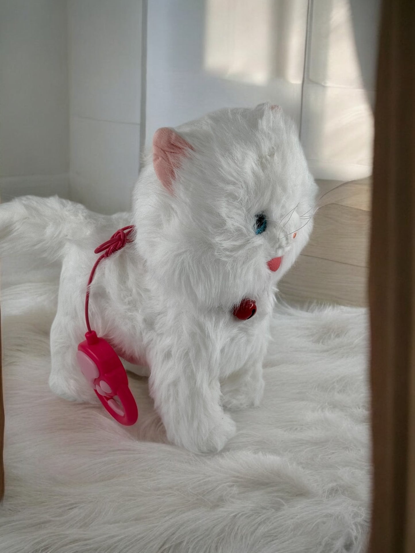 Yürüyen Hareketli Tasmalı Peluş Köpek