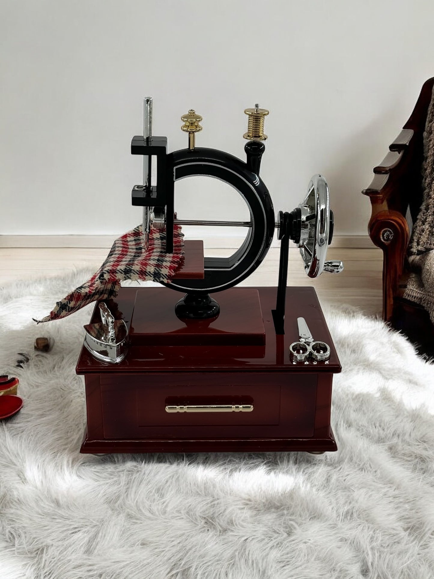 Büyük Boy Dikiş Makinesi Müzik Kutusu 0010