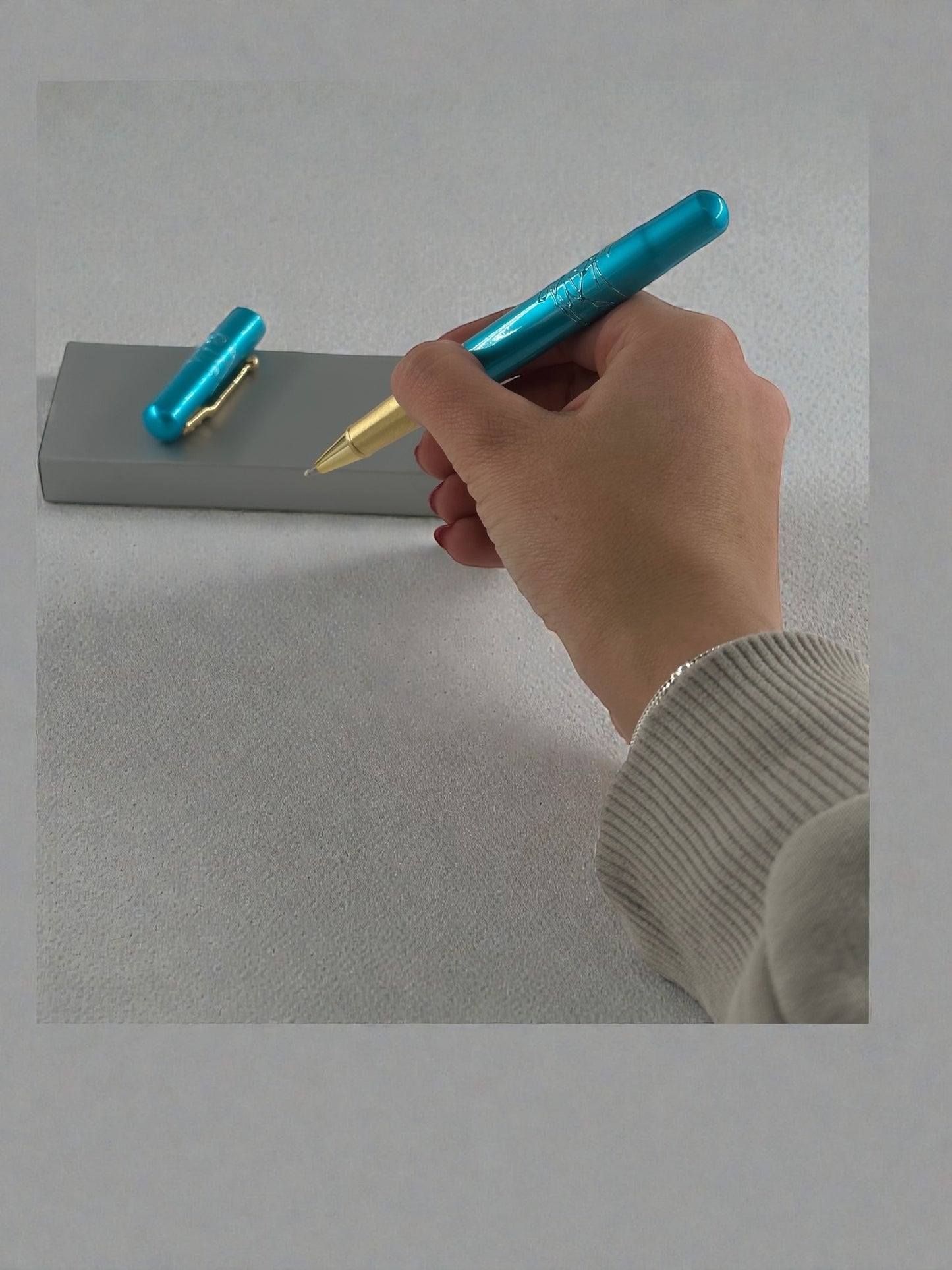 Gold Detaylı Mavi Kalem