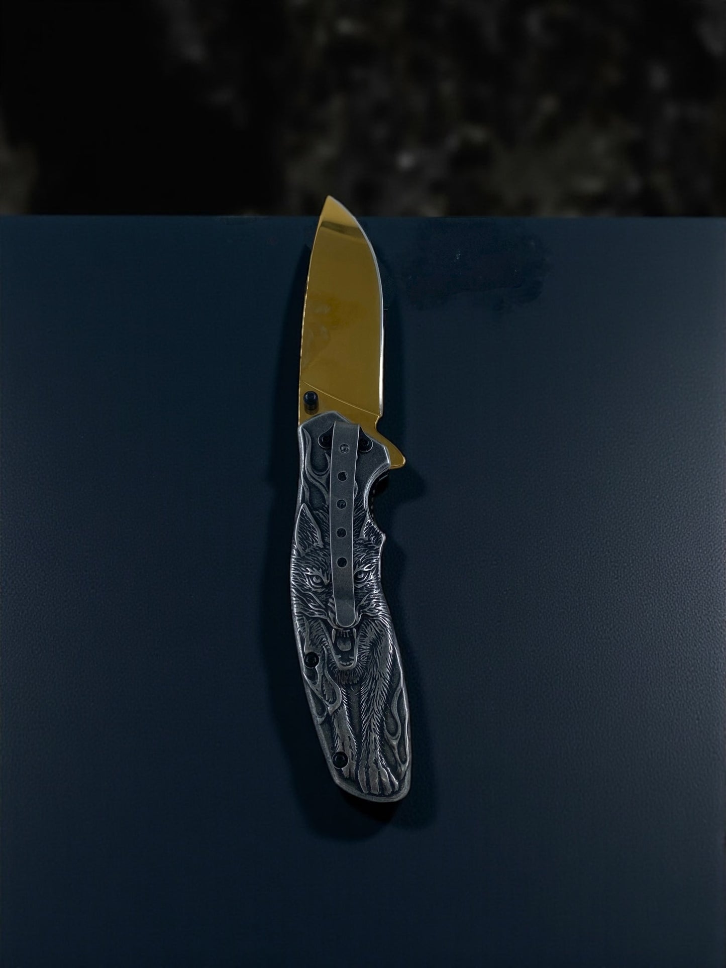 Kurt Kabartmalı Altın Detaylı Sibirya Katlanabilir Çakı