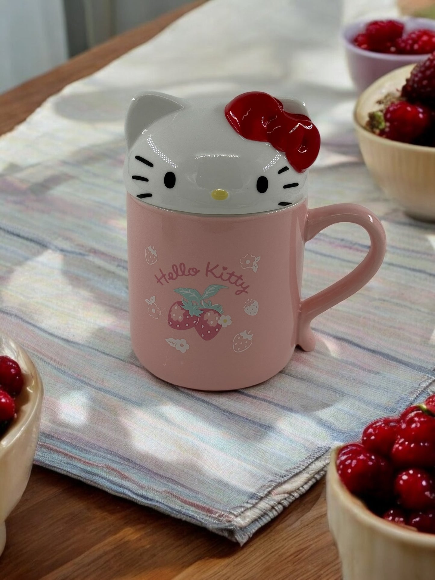 Hello Kitty Kapaklı Porselen Kupa 8264
