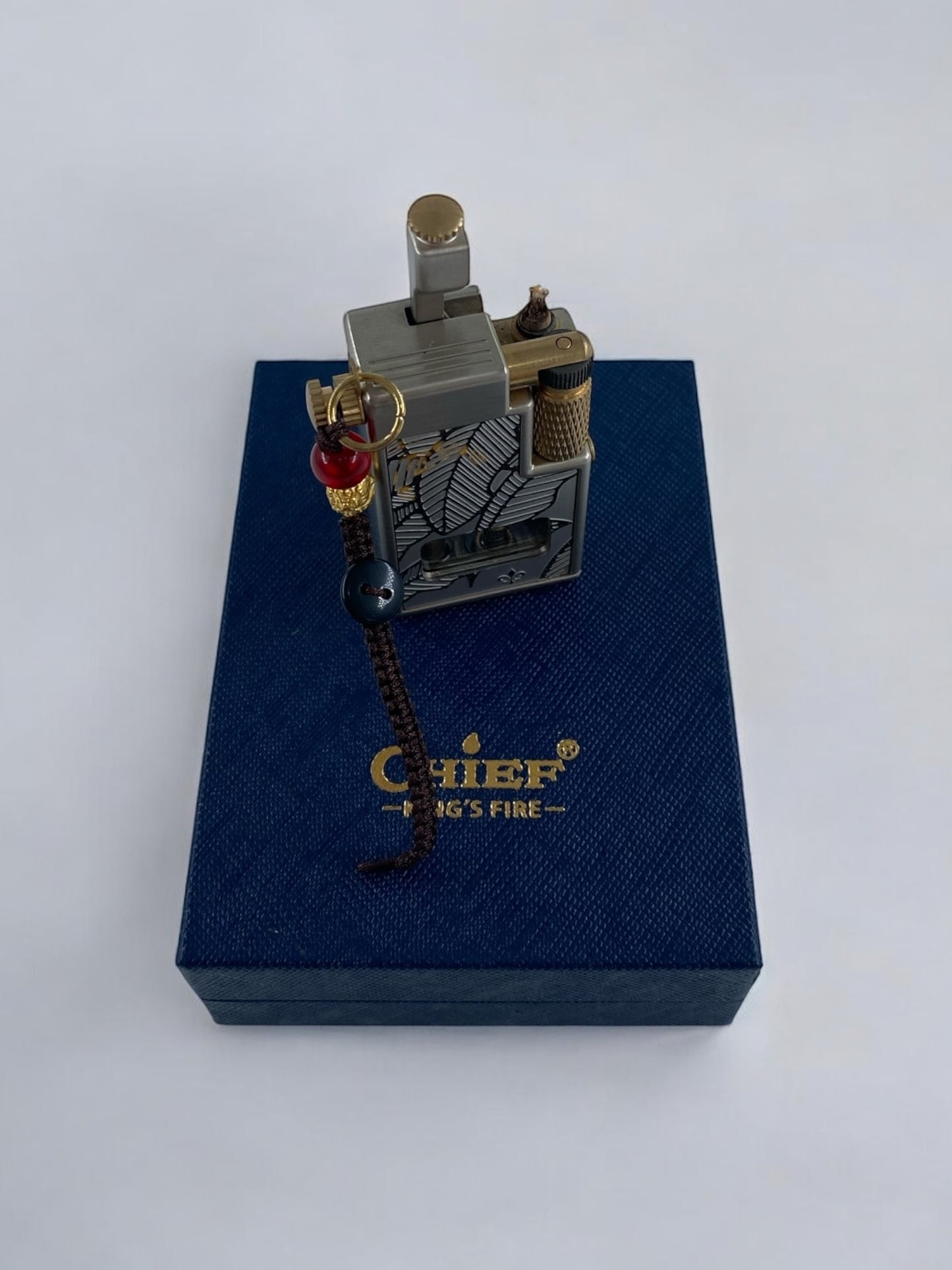 Chief Özel İşlemeli Lüx Benzinli Çakmak 2349