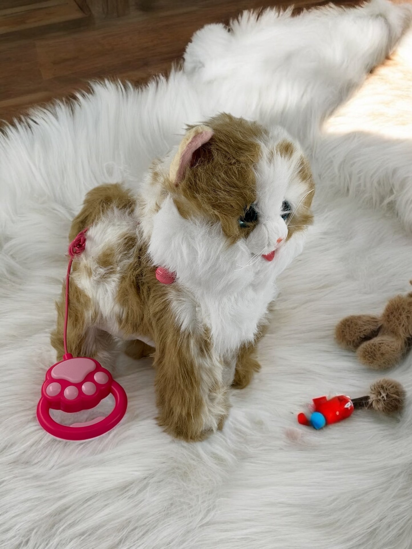 Yürüyen Hareketli Tasmalı Peluş Köpek