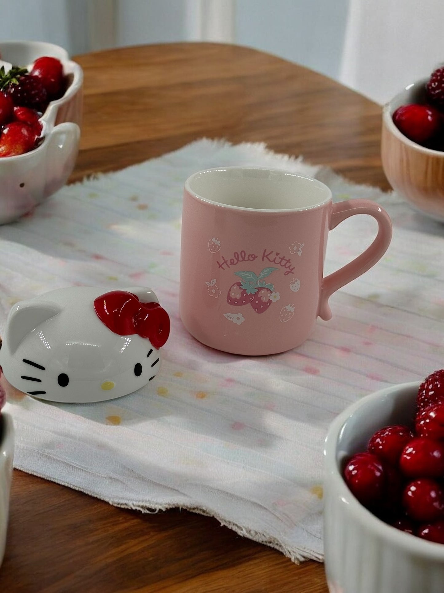 Hello Kitty Kapaklı Porselen Kupa 8264