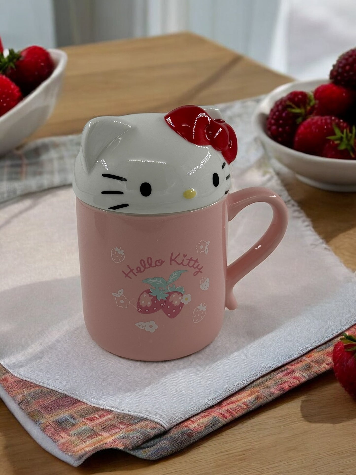 Hello Kitty Kapaklı Porselen Kupa 8264