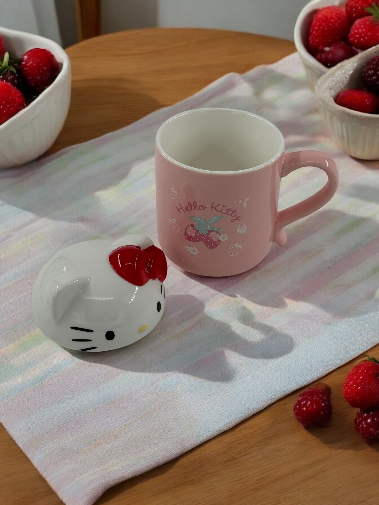Hello Kitty Kapaklı Porselen Kupa 8264