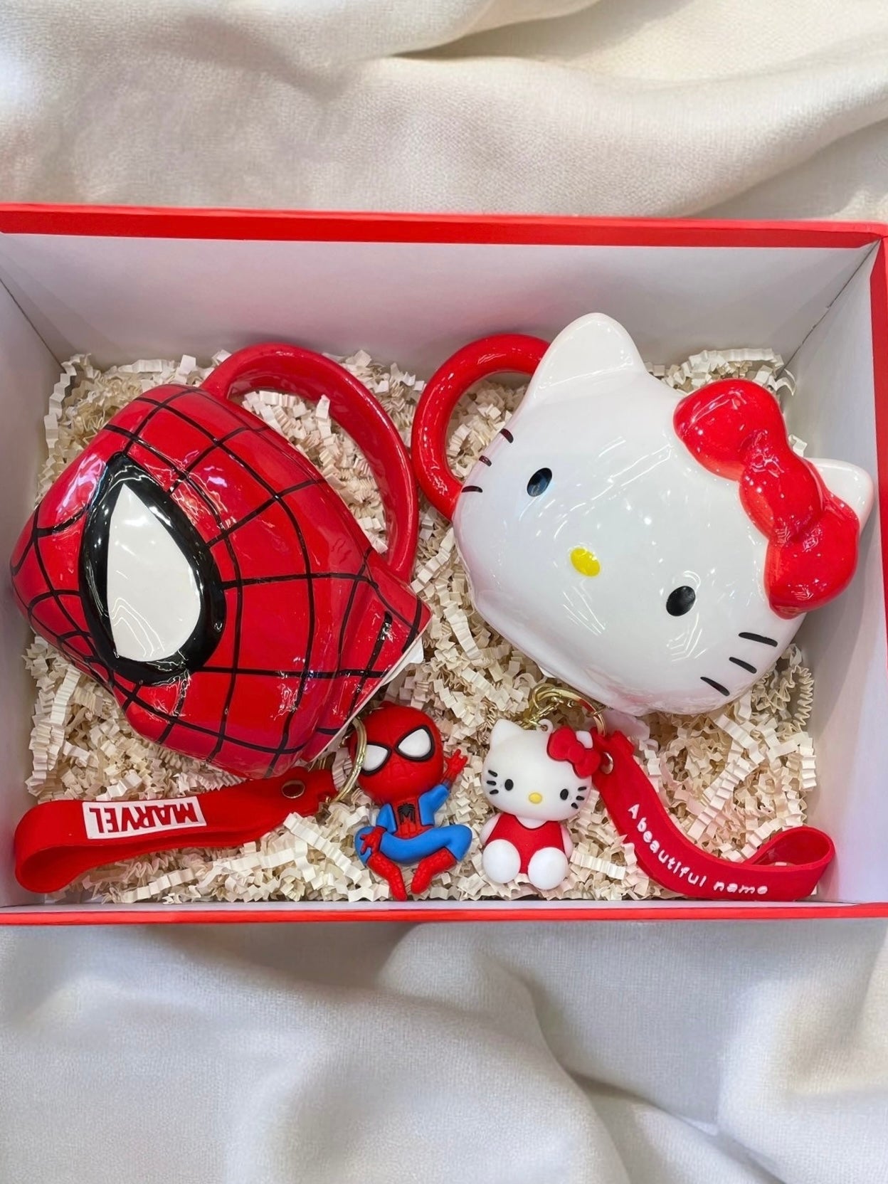 Hello Kitty & Spiderman Kupalı Özel Kutu