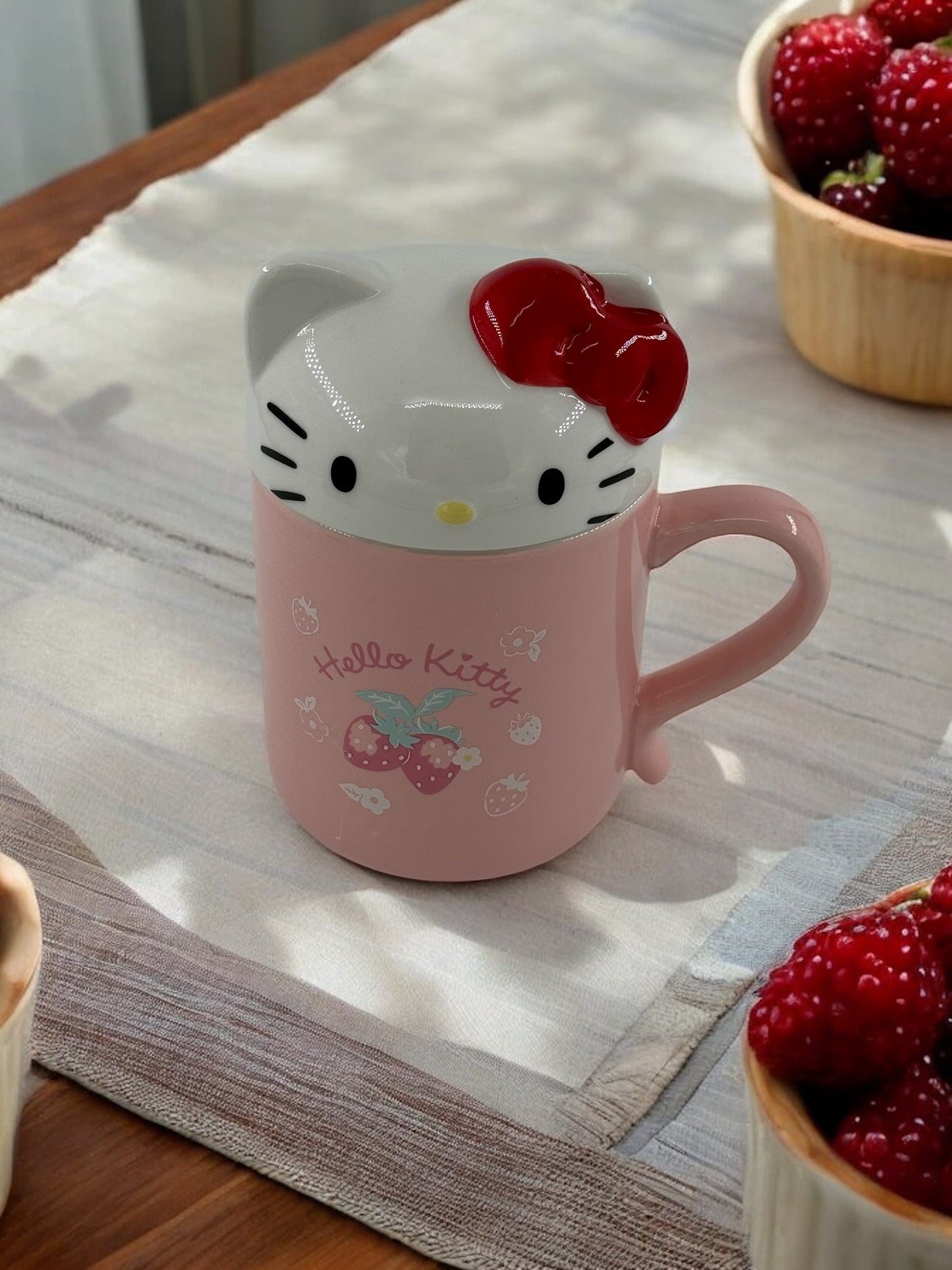 Hello Kitty Kapaklı Porselen Kupa 8264