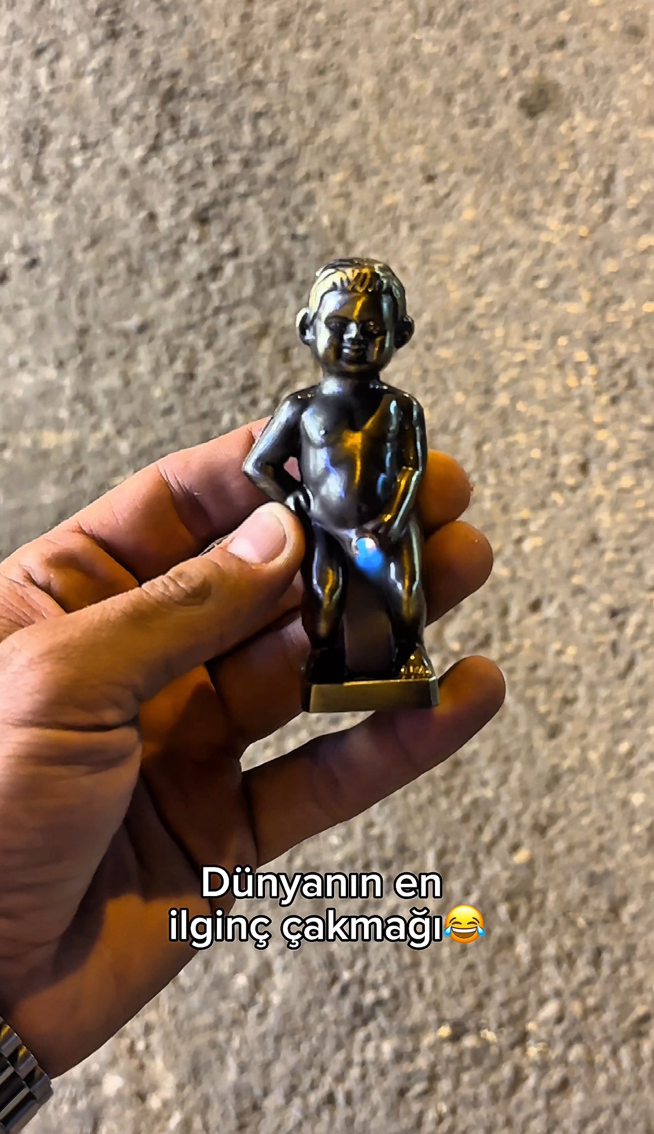 Ayakta İşeyen Esprili Bebek Çakmak 1790