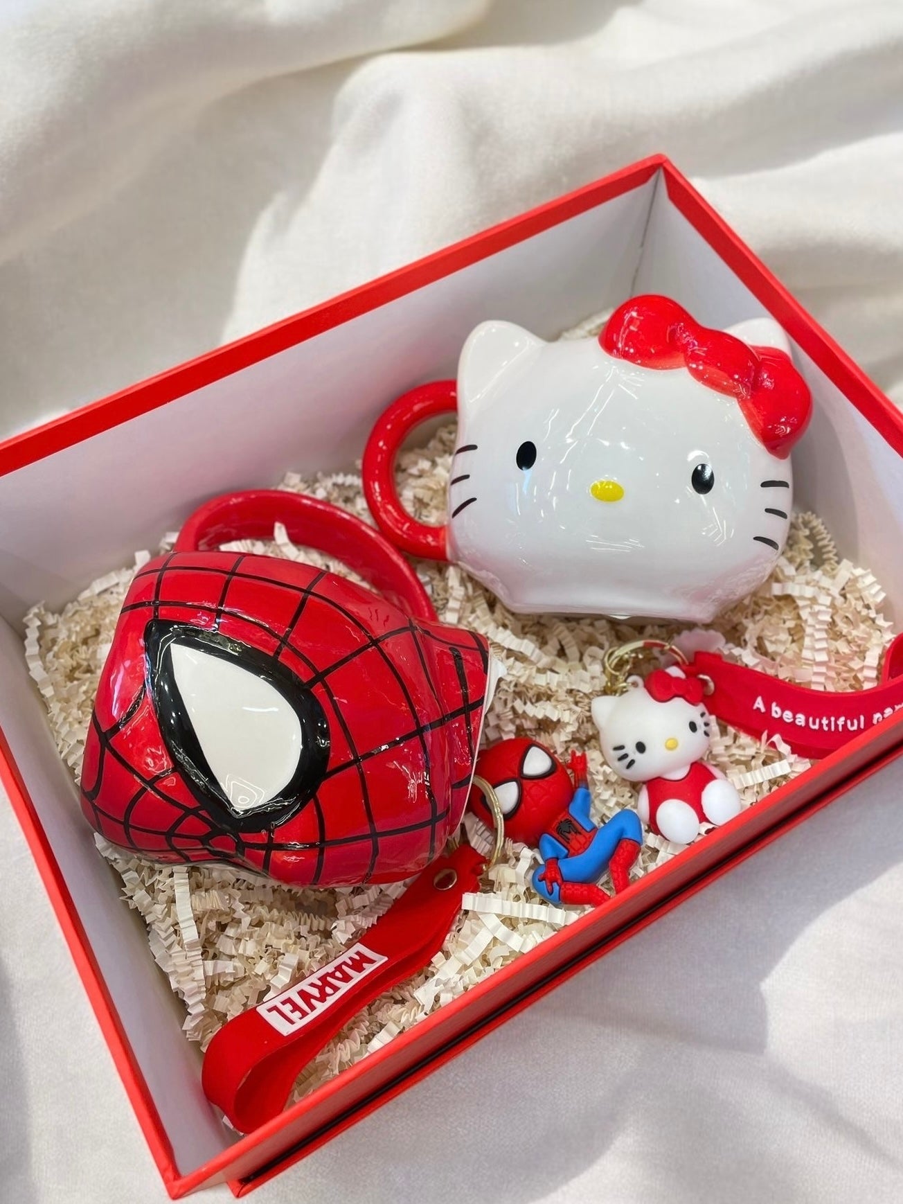 Hello Kitty & Spiderman Kupalı Özel Kutu