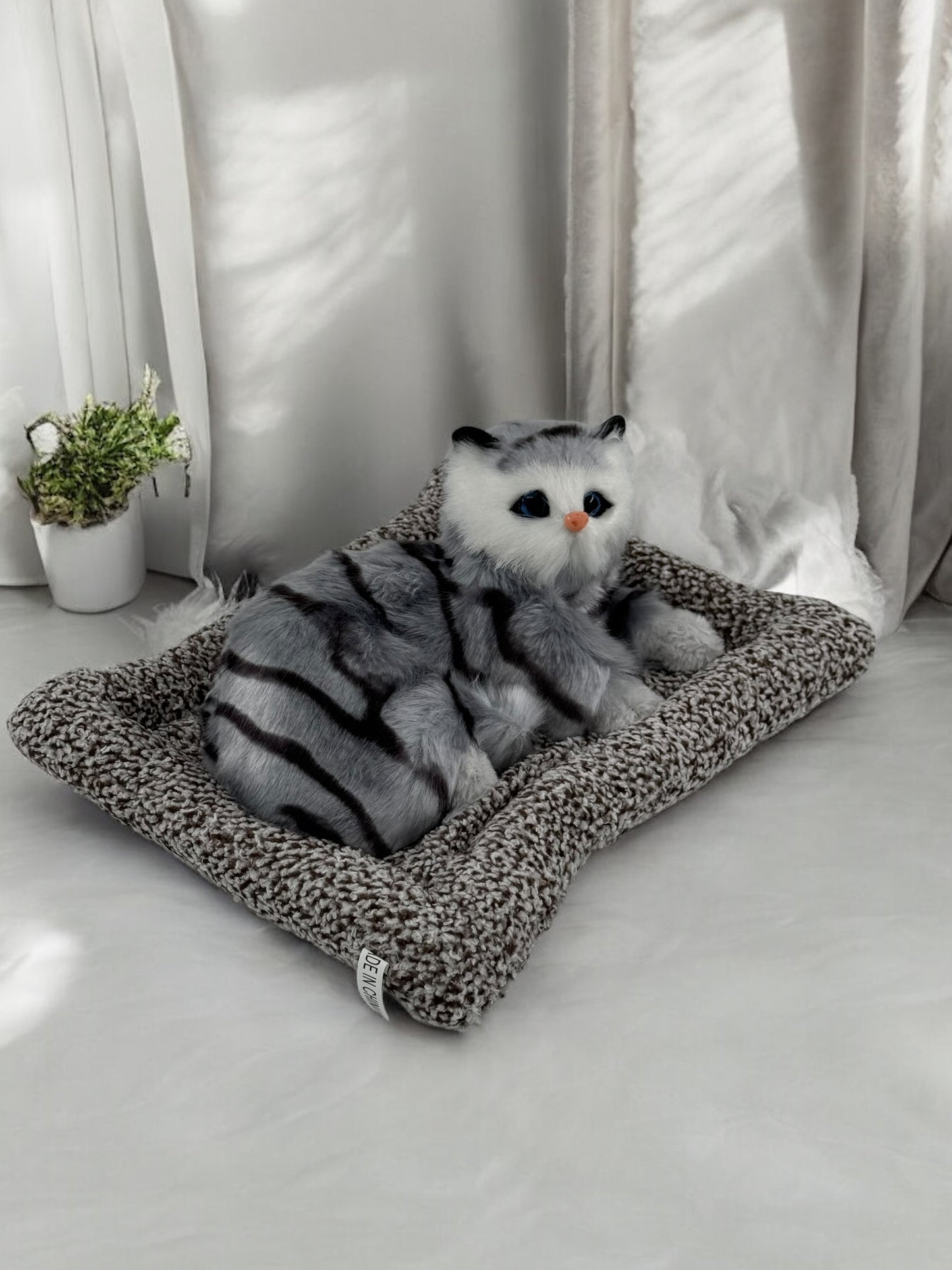 Minderli Sesli Kedi ERT 181