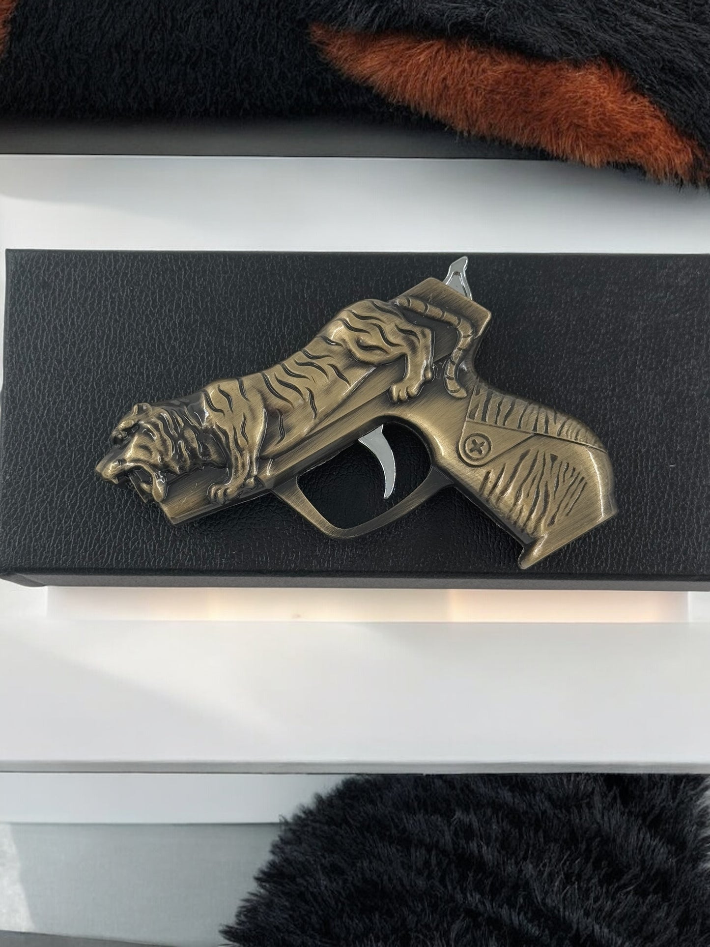 Aslan Şeklinde Tabanca Çakmak 0519