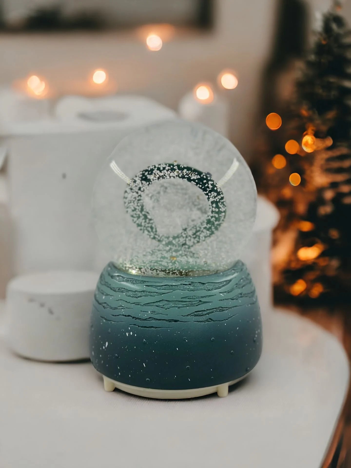 Astronot Temalı Büyük Boy Püskürtme Motorlu Işıklı Kar Küresi 403-100