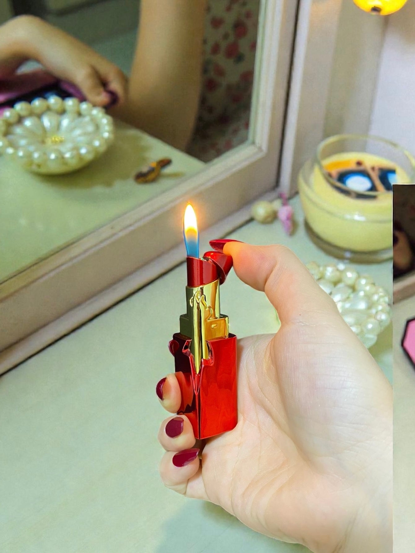 Lux Ruj Tasarımlı Kapaklı Gazlı Çakmak 8718