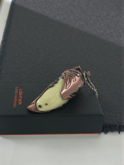 Kaplan Pençesi Şeklinde Işıklı Renkli Alevli Çakmak