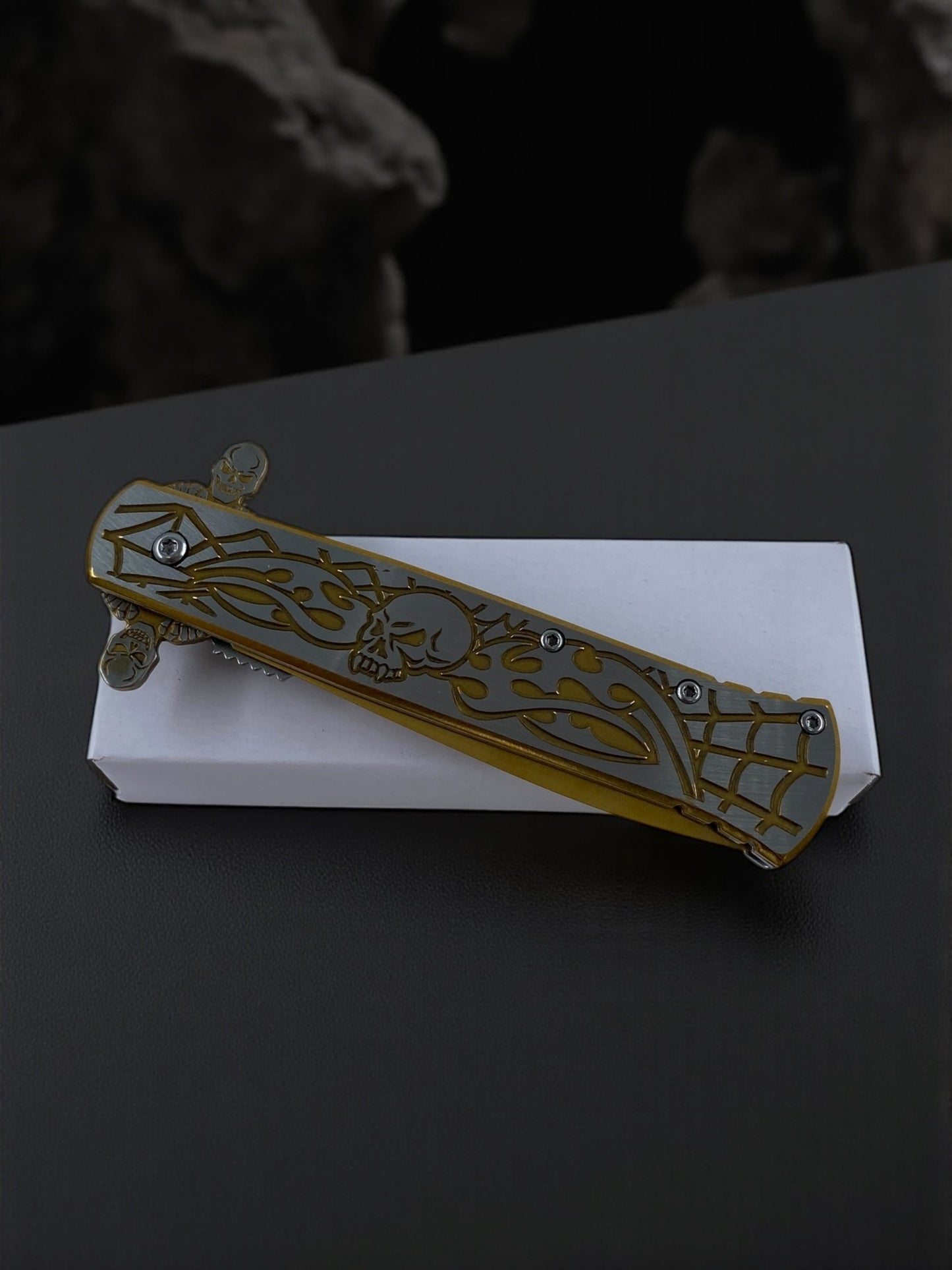 Kurukafa İşlemeli Hançer Çakı Altın