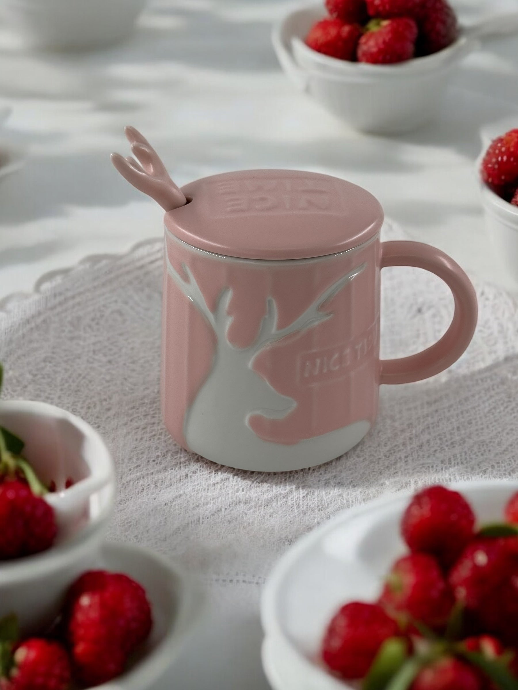 Geyik Tasarımlı Porselen Kupa 2-371