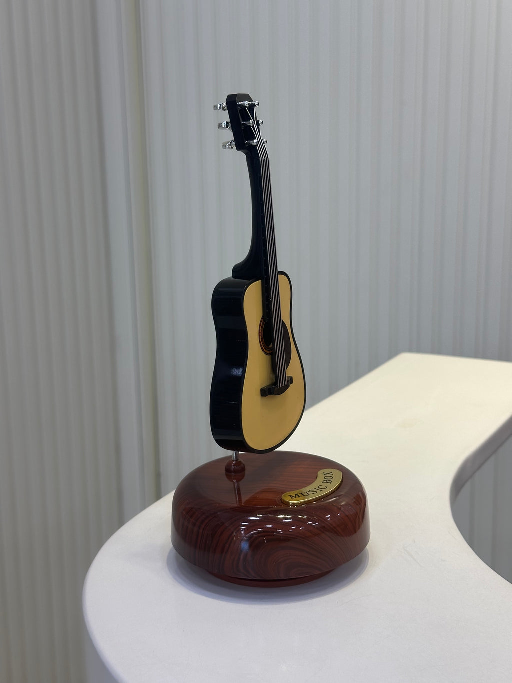 Gitar Şeklinde Müzik Kutusu