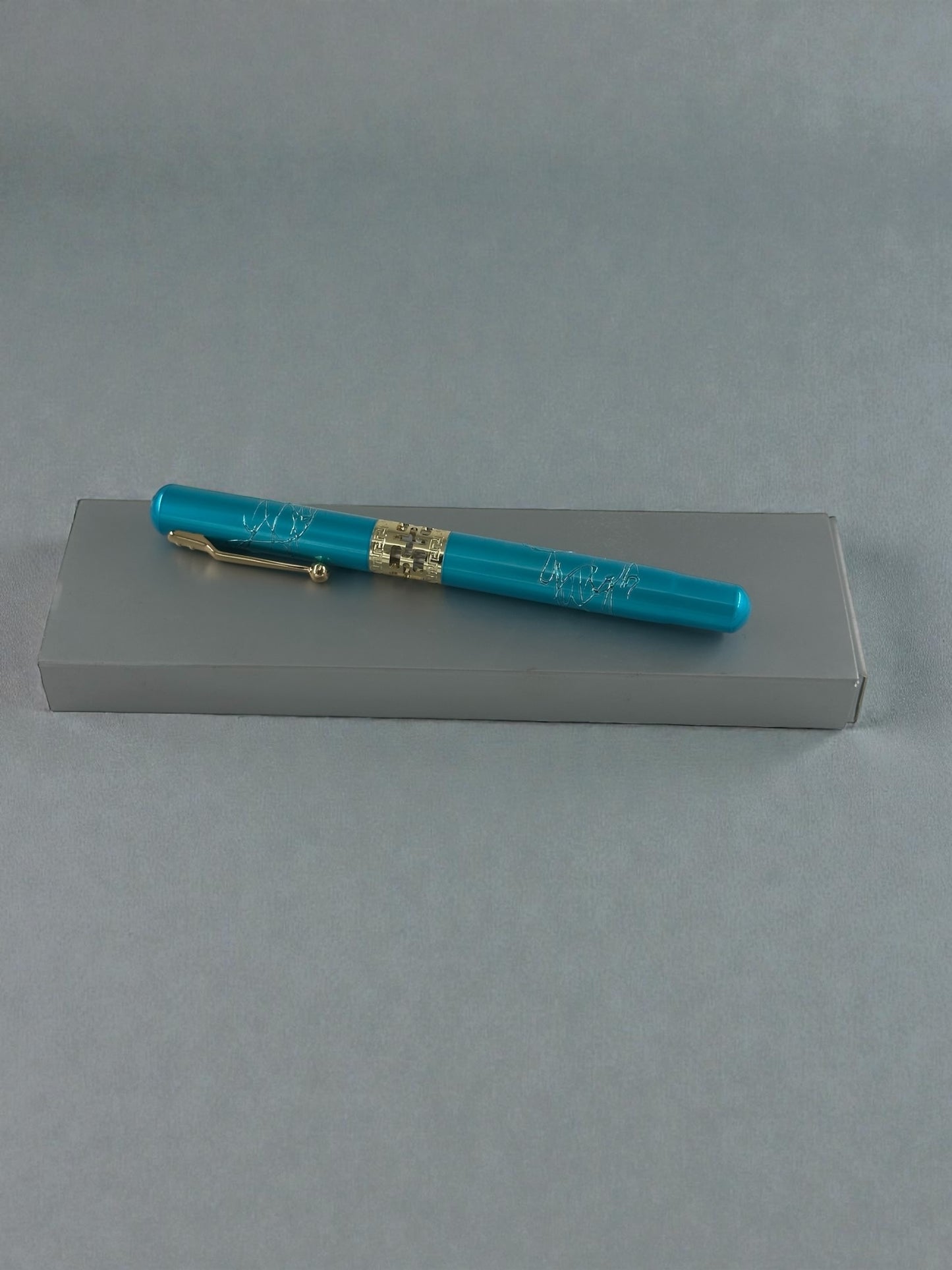 Gold Detaylı Mavi Kalem