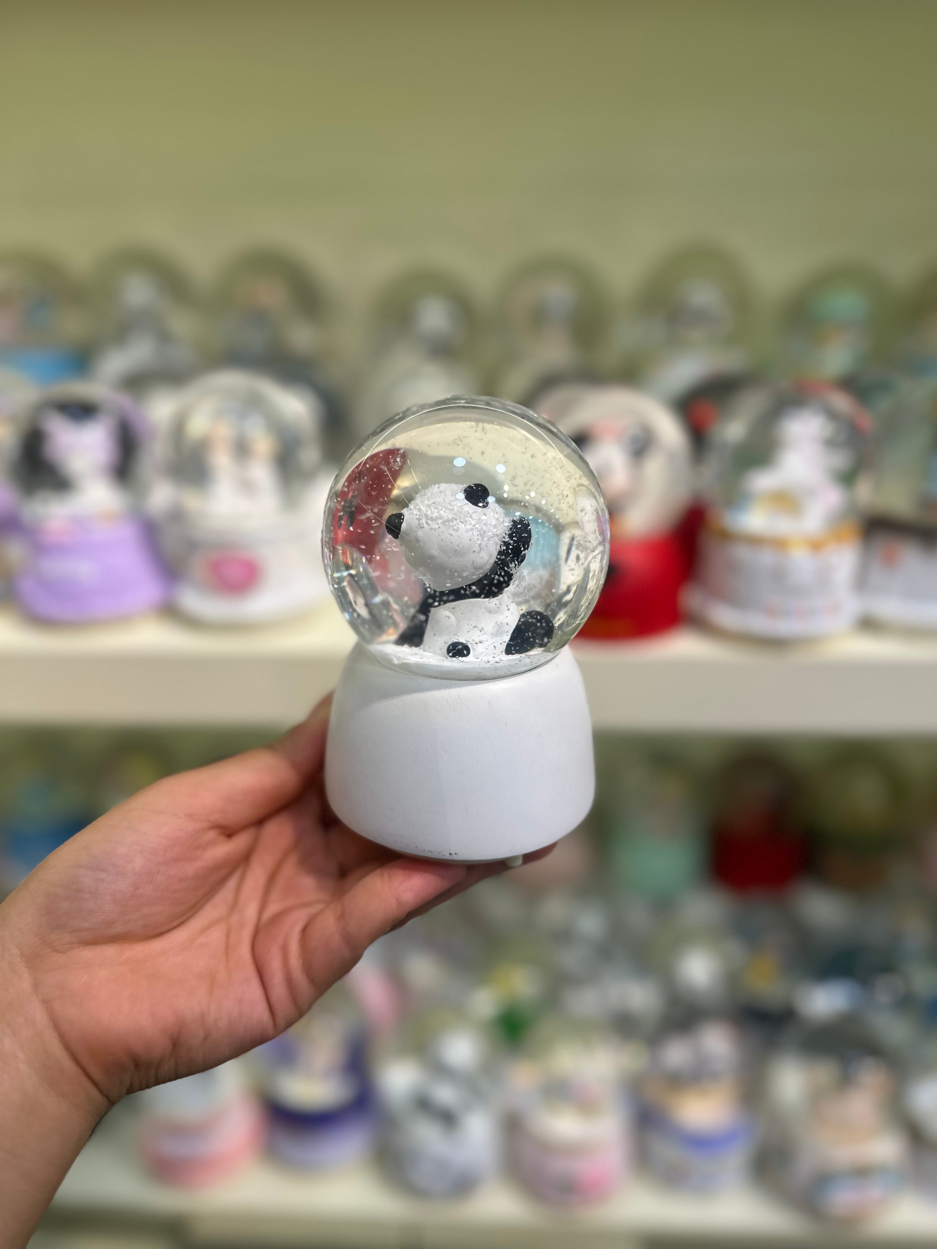 Sevimli Panda Figürlü  Orta Boy Kar Küresi