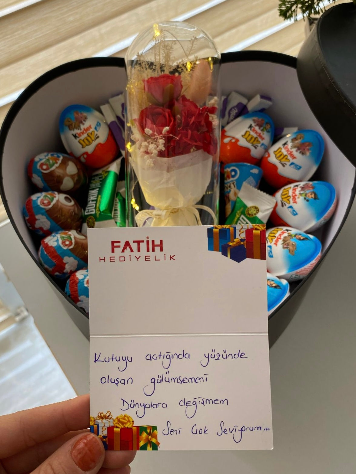 Dop Dolu Çikolatalı Aşk Kutusu 4455