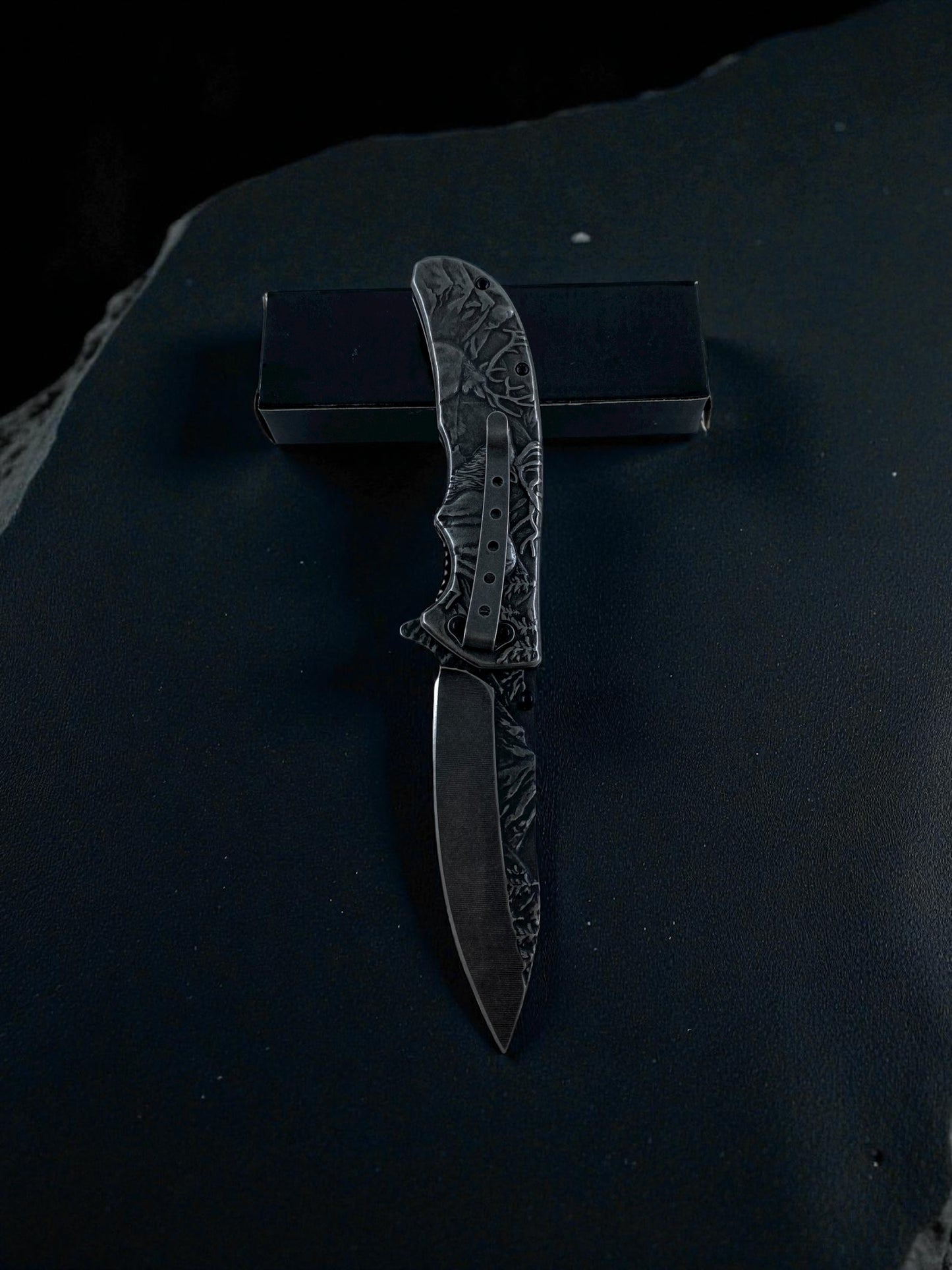 Sibirya Metal Geyik Desenli Katlanır Çakı