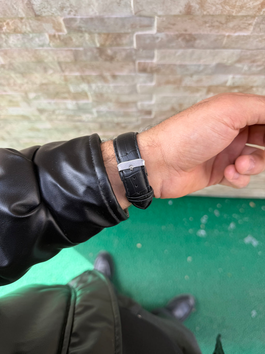 Siyah Deri Kordon Şarj Edilebilir Çakmaklı Kol Saati Altın Beyaz