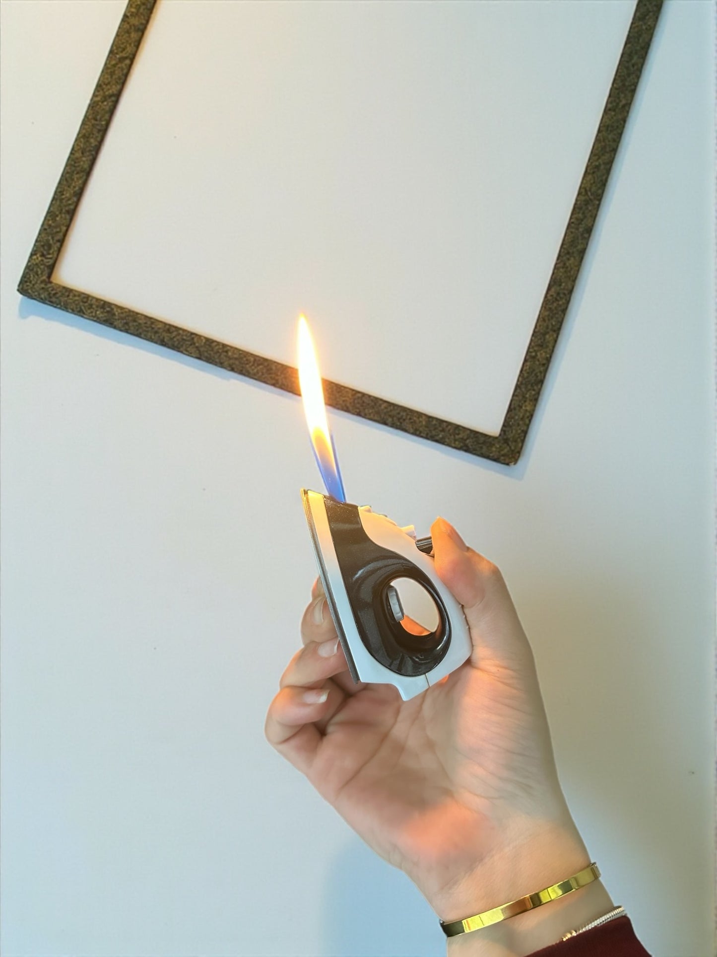 Ütü Şeklinde Gazlı Çakmak