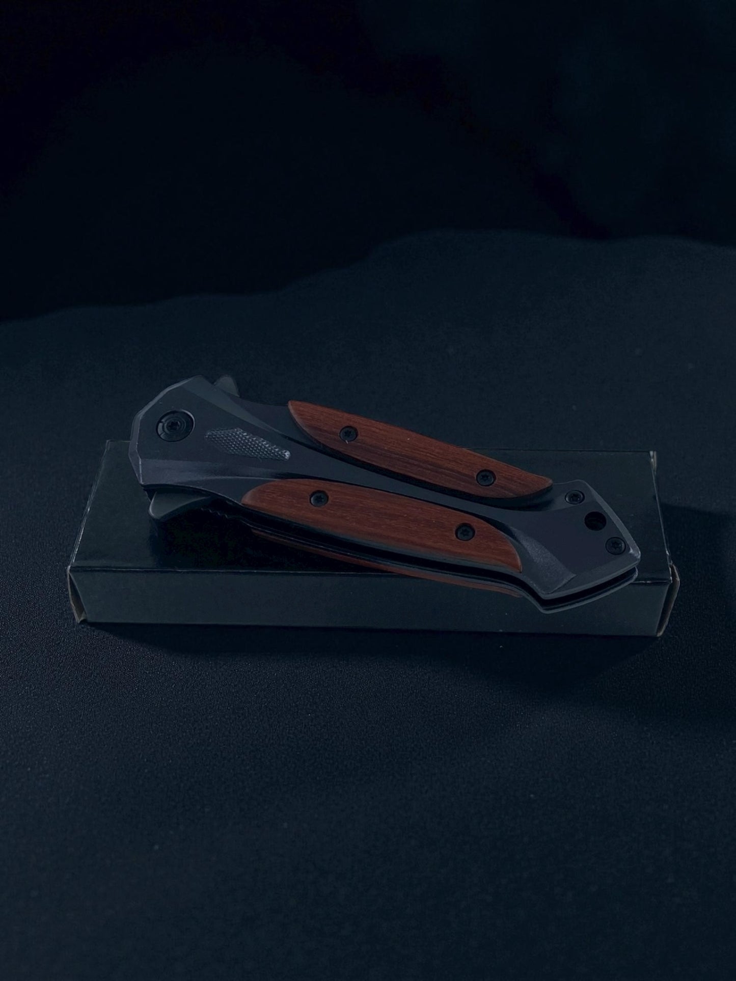 Ceviz Detaylı Metal Gövde Taktik Katlanır Hançer Model Çakı