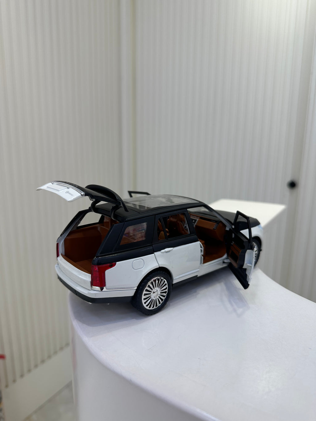Range Rover SV White Black Maket Araba