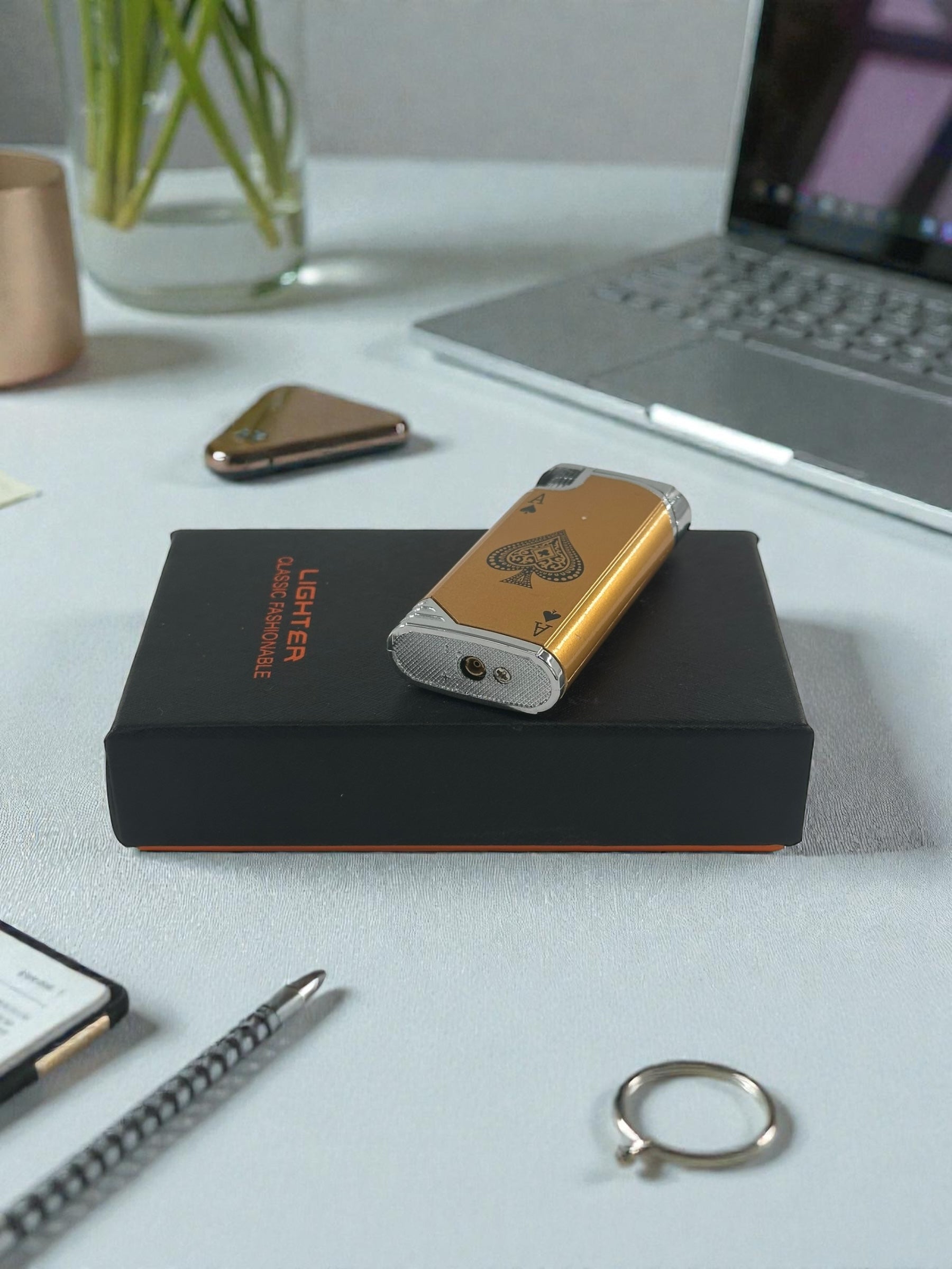 İskambil Desenli Çakmak ve Elektrik Çarpan Şaka Çakmağı 1327