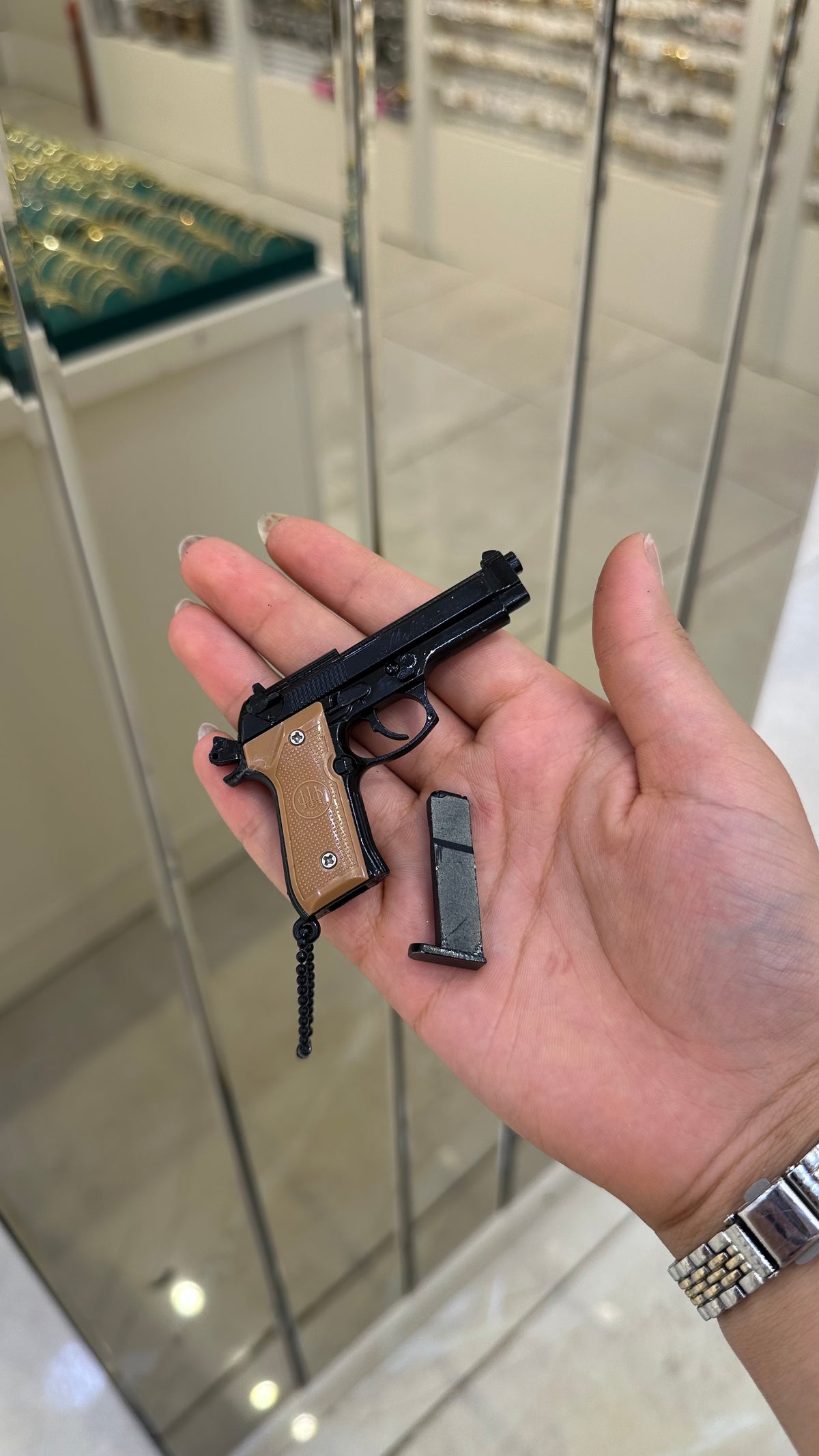 Beretta 9×19 Tabanca Gerçekçi Sökülebilir ve Kurulabilir Metal Anahtarlık