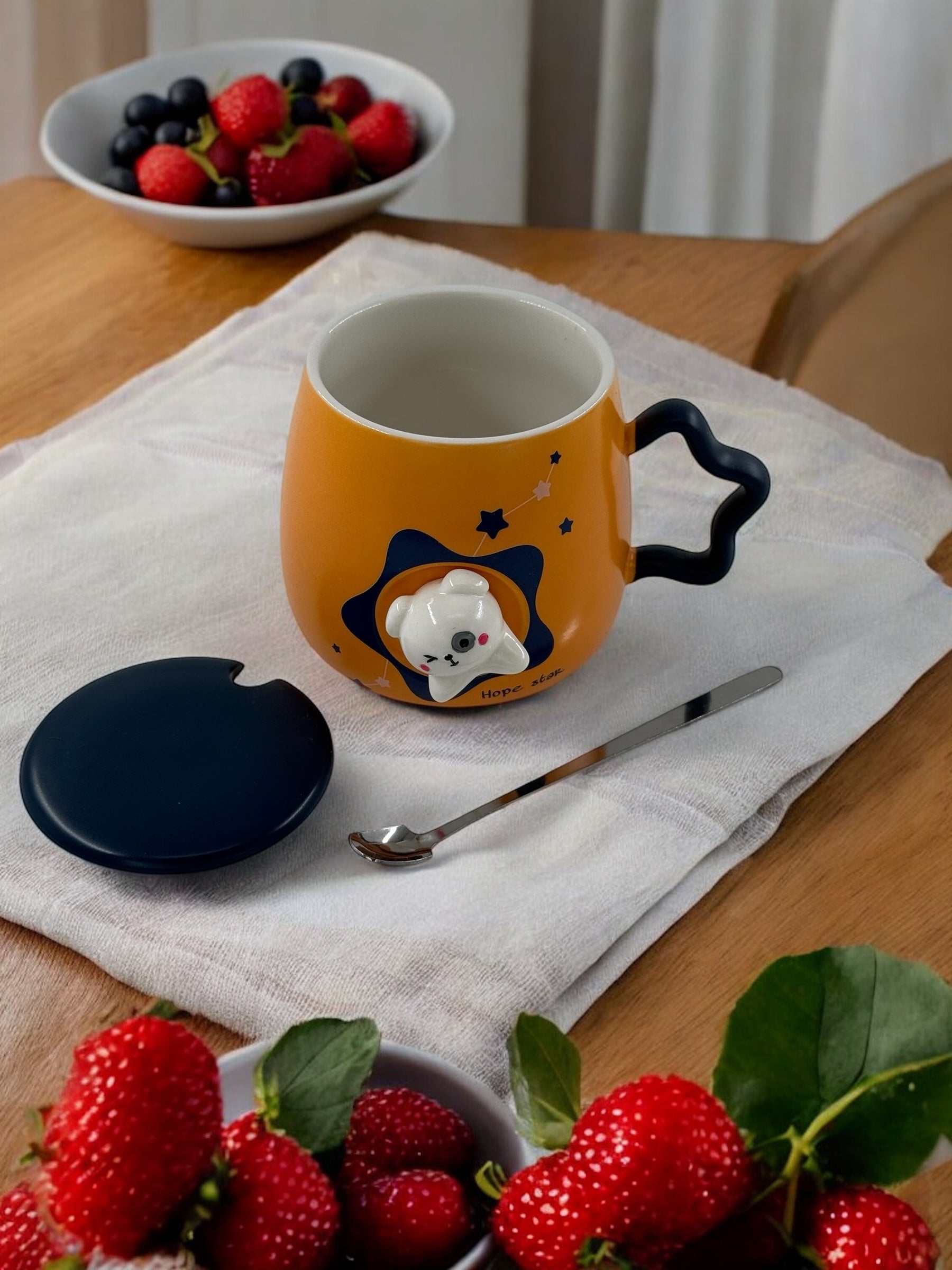 Kabartmalı Uzay Tasarımlı Porselen Kupa 2-478