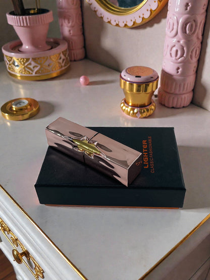 Lux Ruj Tasarımlı Kapaklı Gazlı Çakmak 8718