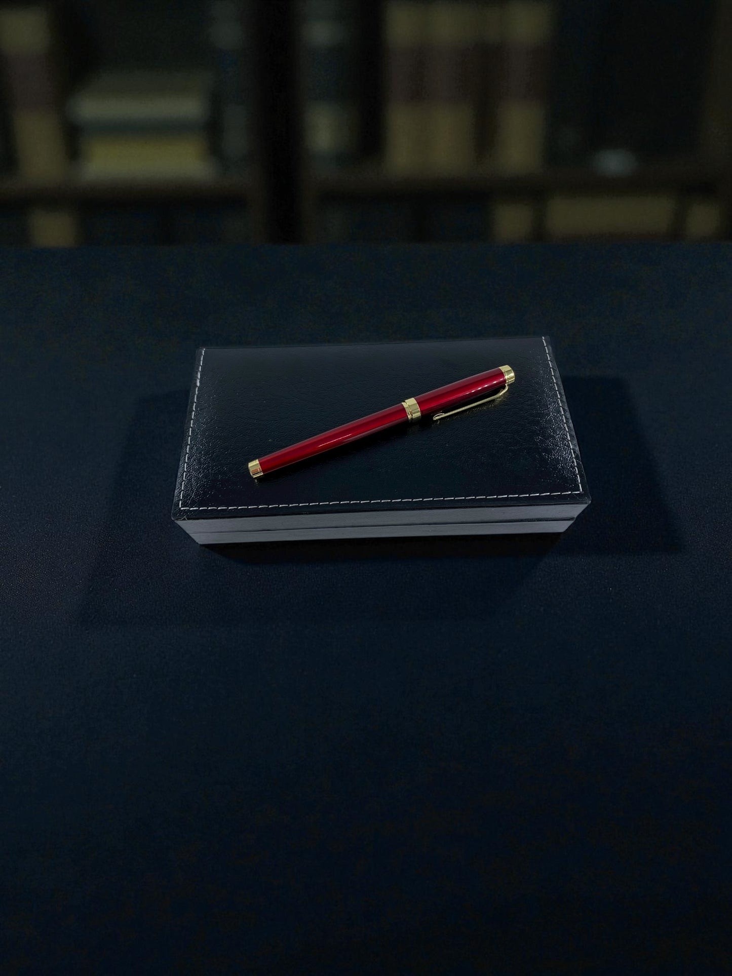 Klasik Gold Uçlu Kırmızı Dolma Kalem
