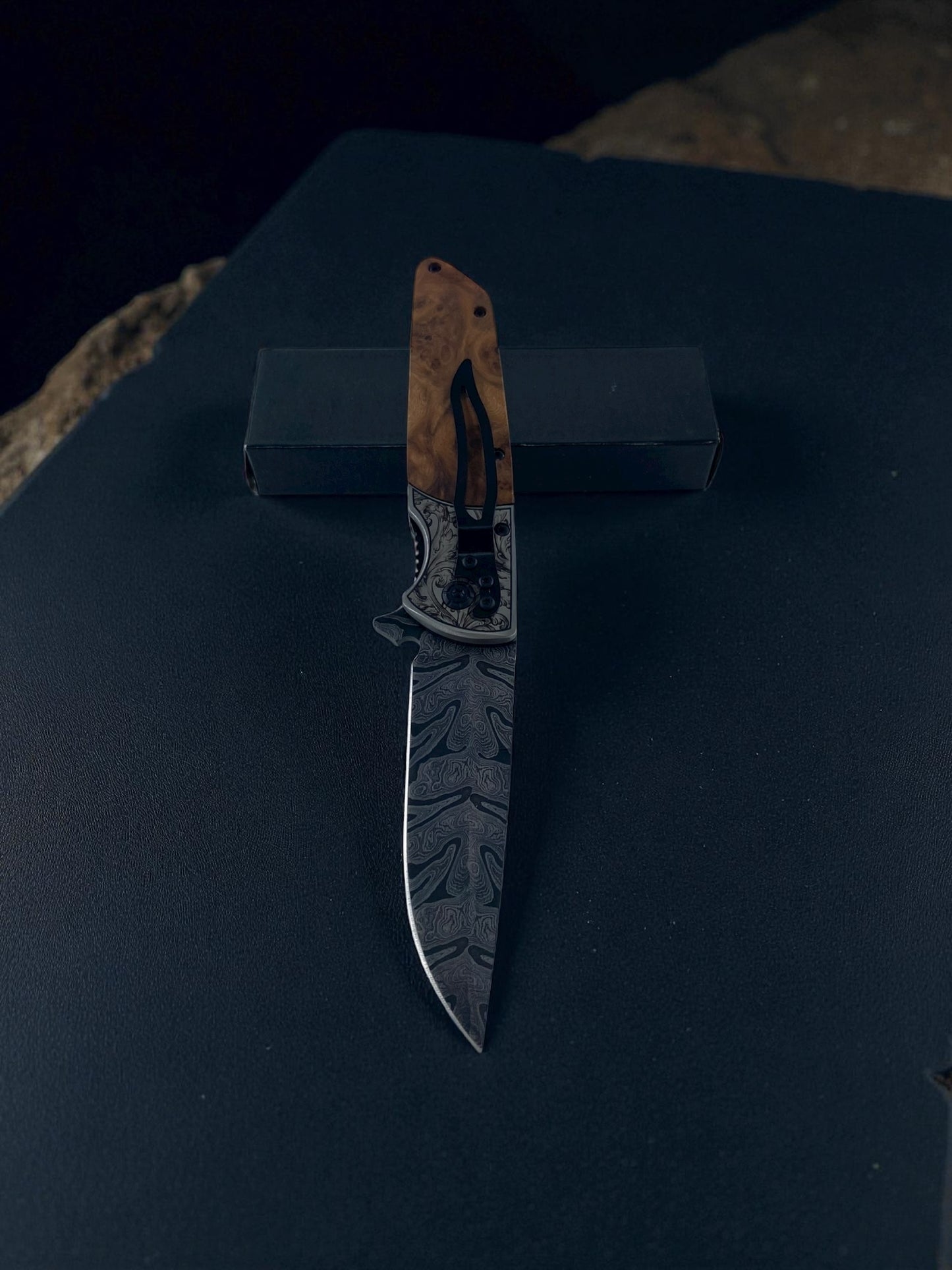 İşlemeli Damascus Ahşap Çakı