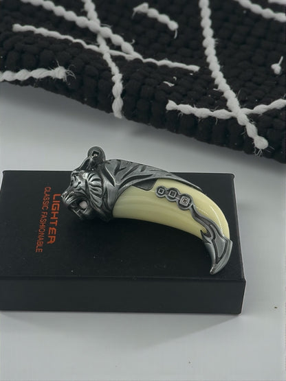 Kaplan Pençesi Şeklinde Işıklı Renkli Alevli Çakmak