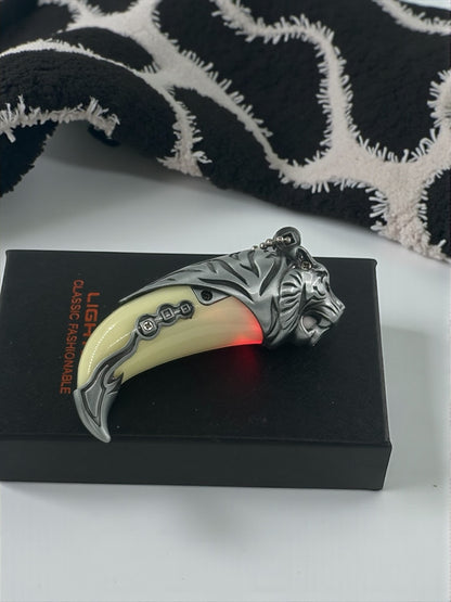 Kaplan Pençesi Şeklinde Işıklı Renkli Alevli Çakmak