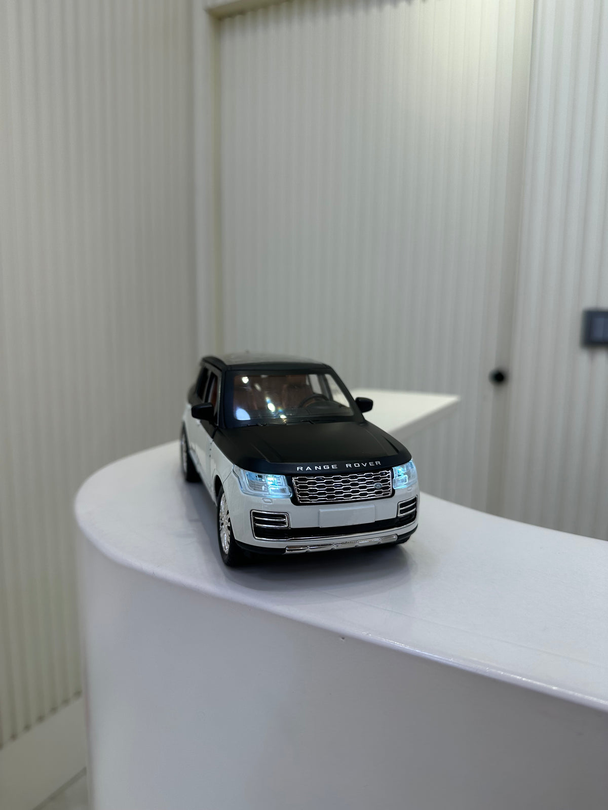 Range Rover SV White Black Maket Araba