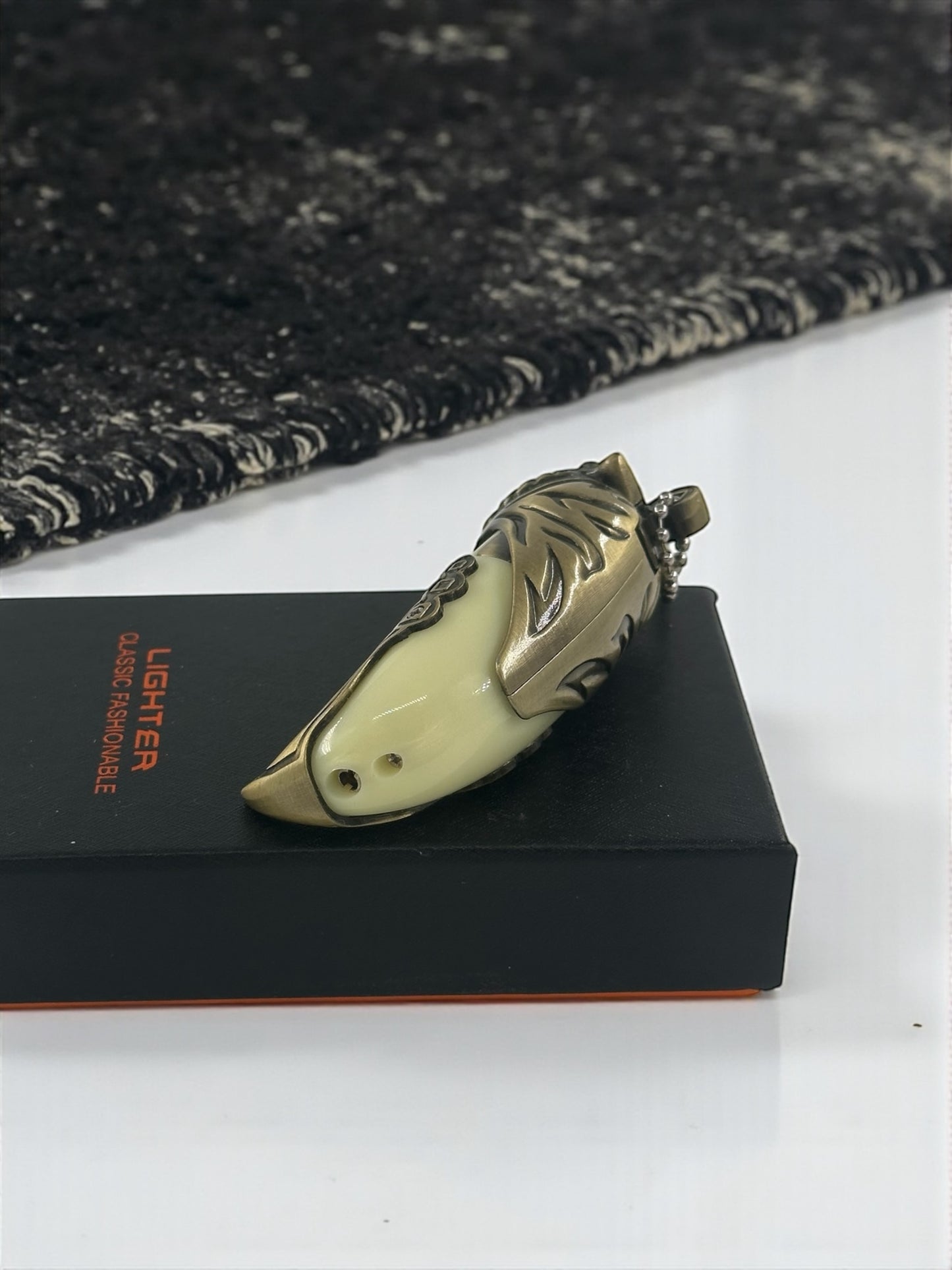 Kaplan Pençesi Şeklinde Işıklı Renkli Alevli Çakmak