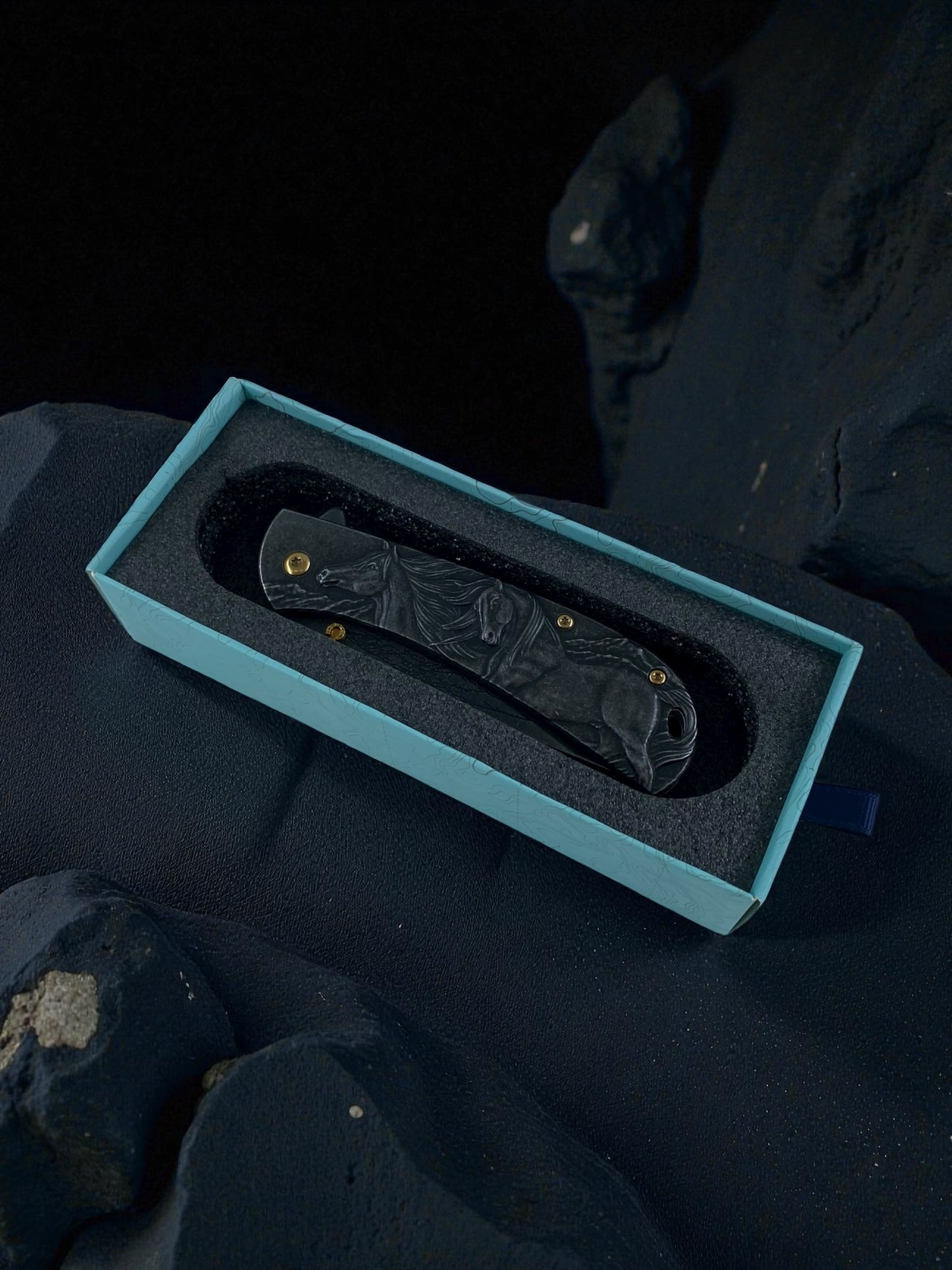 At Figürlü Altın Detaylı Çakı