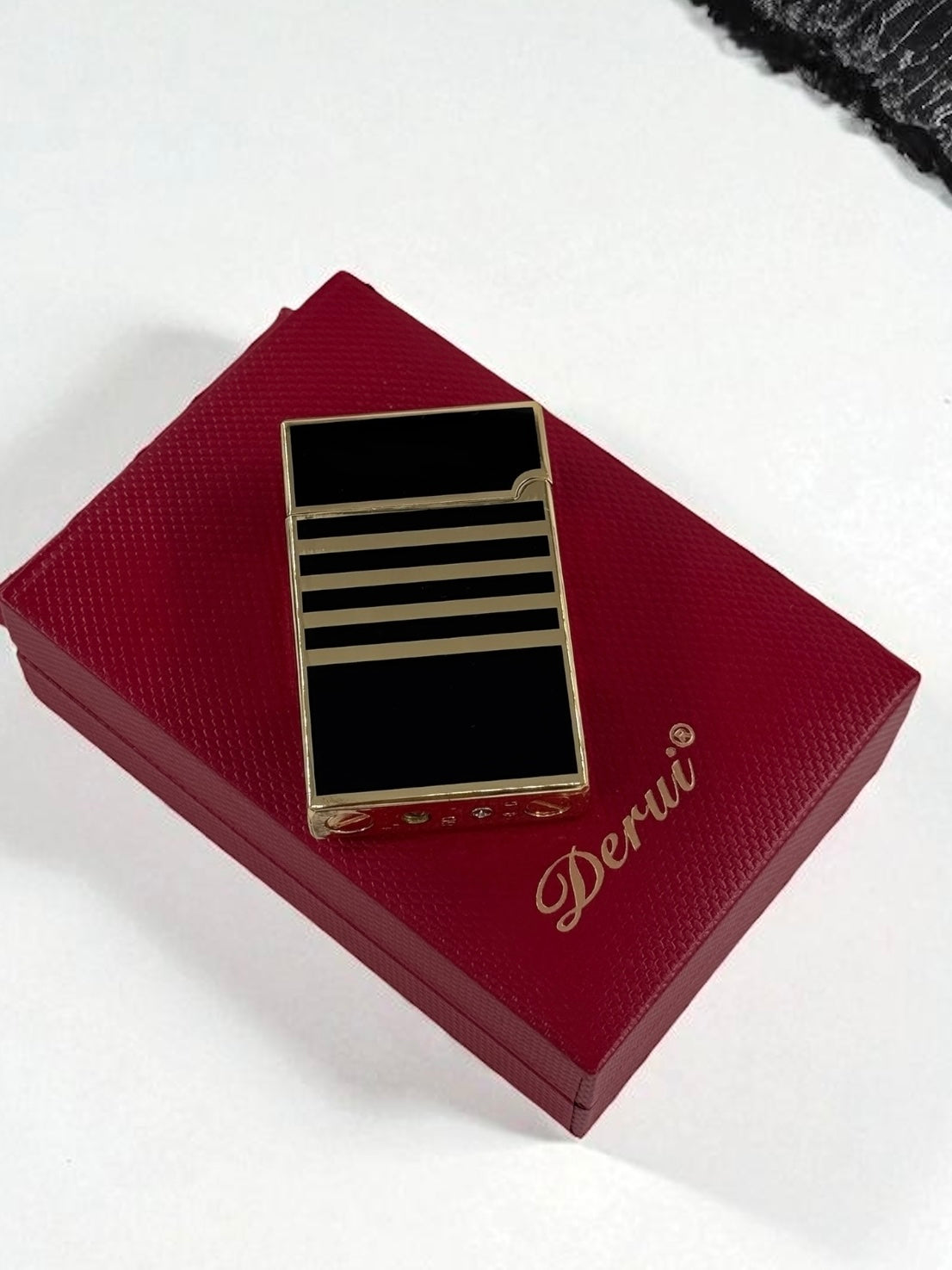 Derui Lux Siyah Altın Çizgili Gazlı Çakmak 1312