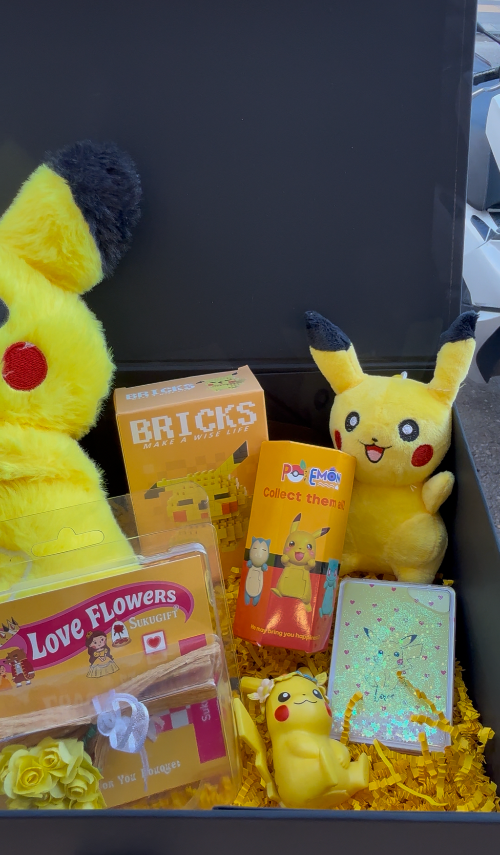 Dop dolu pokemon kutusu