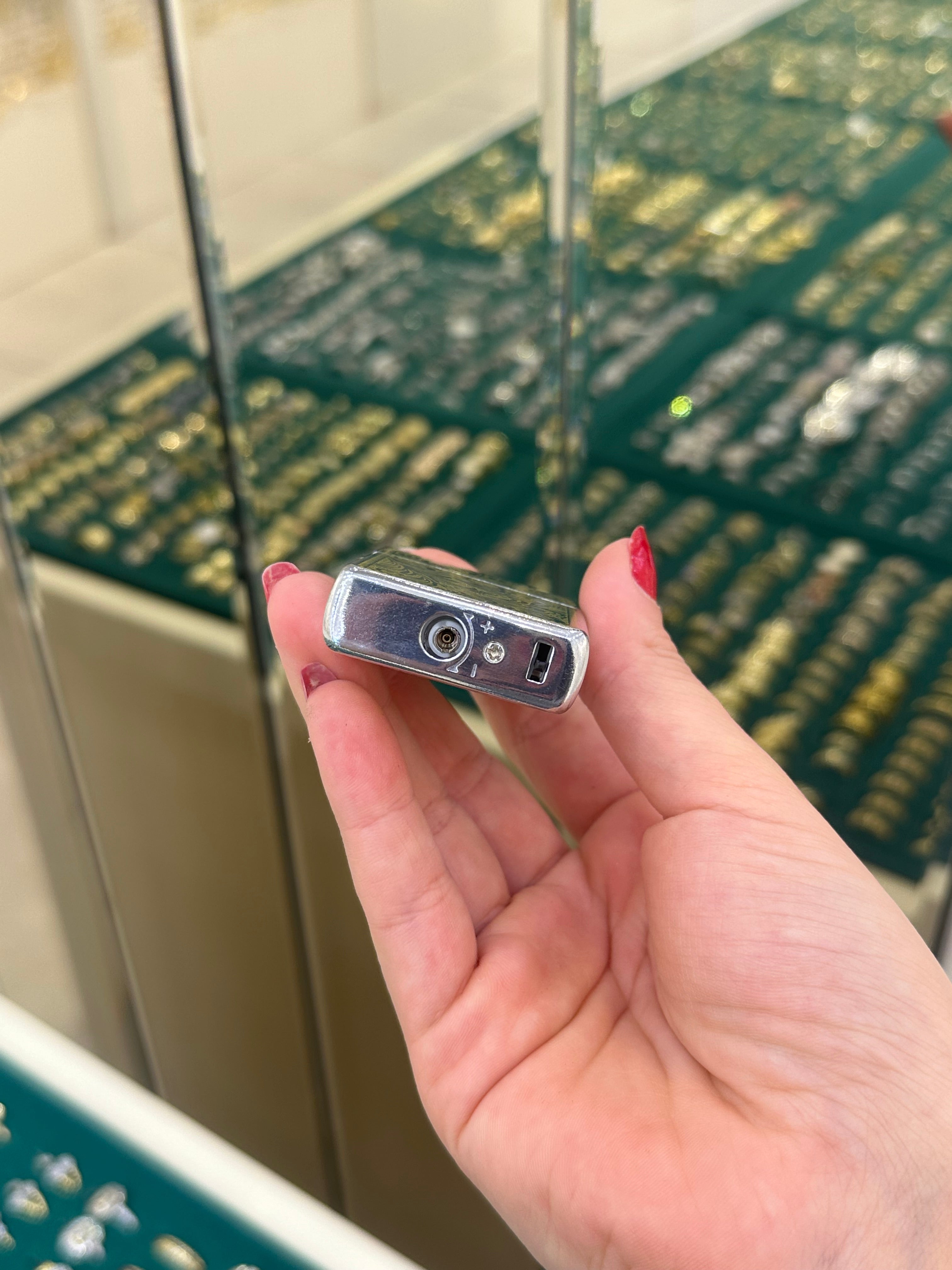Desenli Elektrik Çarpan Şaka Çakmağı