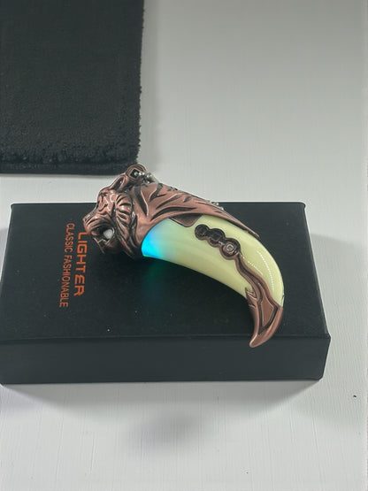 Kaplan Pençesi Şeklinde Işıklı Renkli Alevli Çakmak