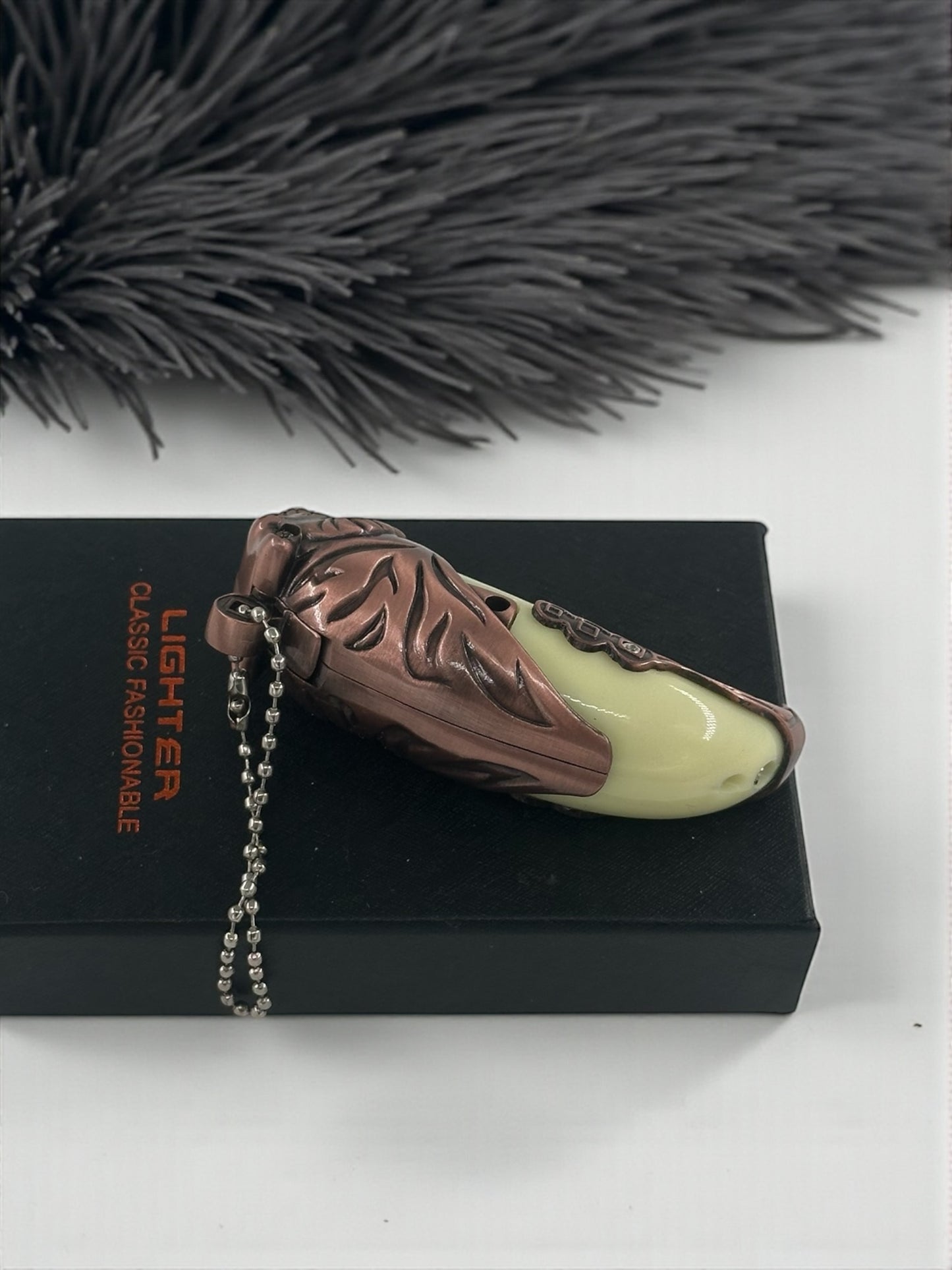 Kaplan Pençesi Şeklinde Işıklı Renkli Alevli Çakmak