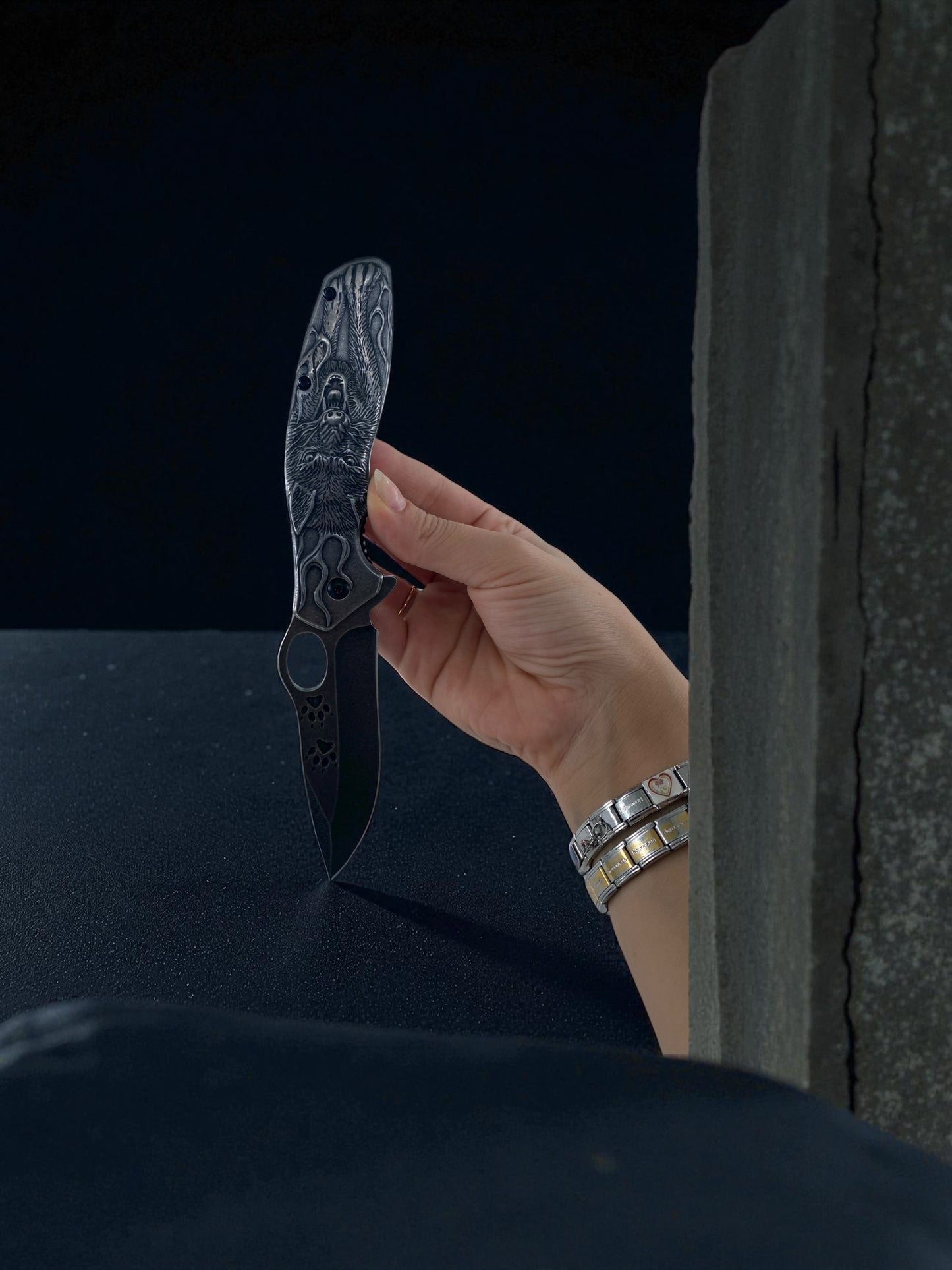 Kurt Figürlü Pençe Desenli Taktik Katlanır Çakı