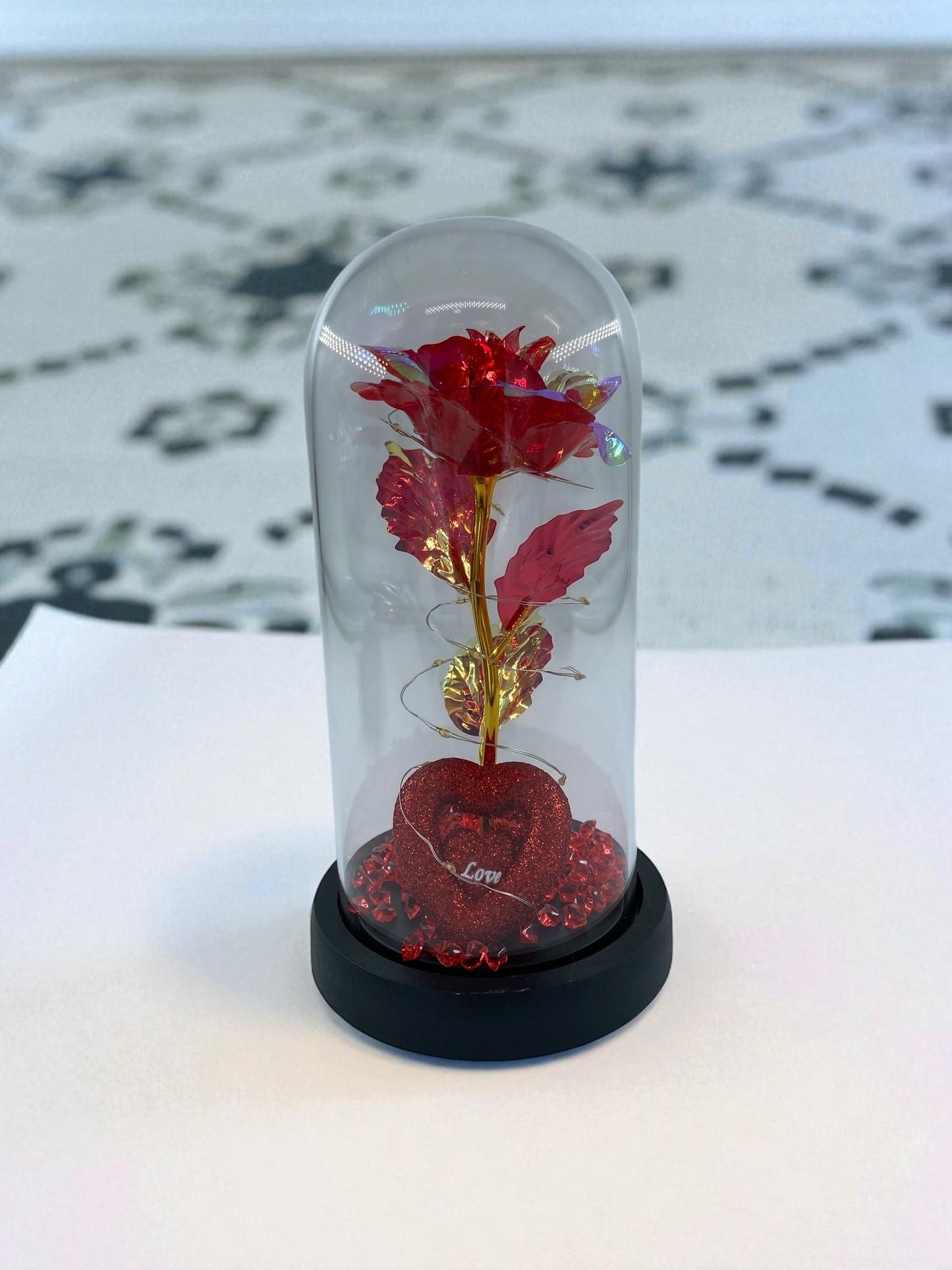 Cam Fanus İçinde Solmayan Eşsiz Gül