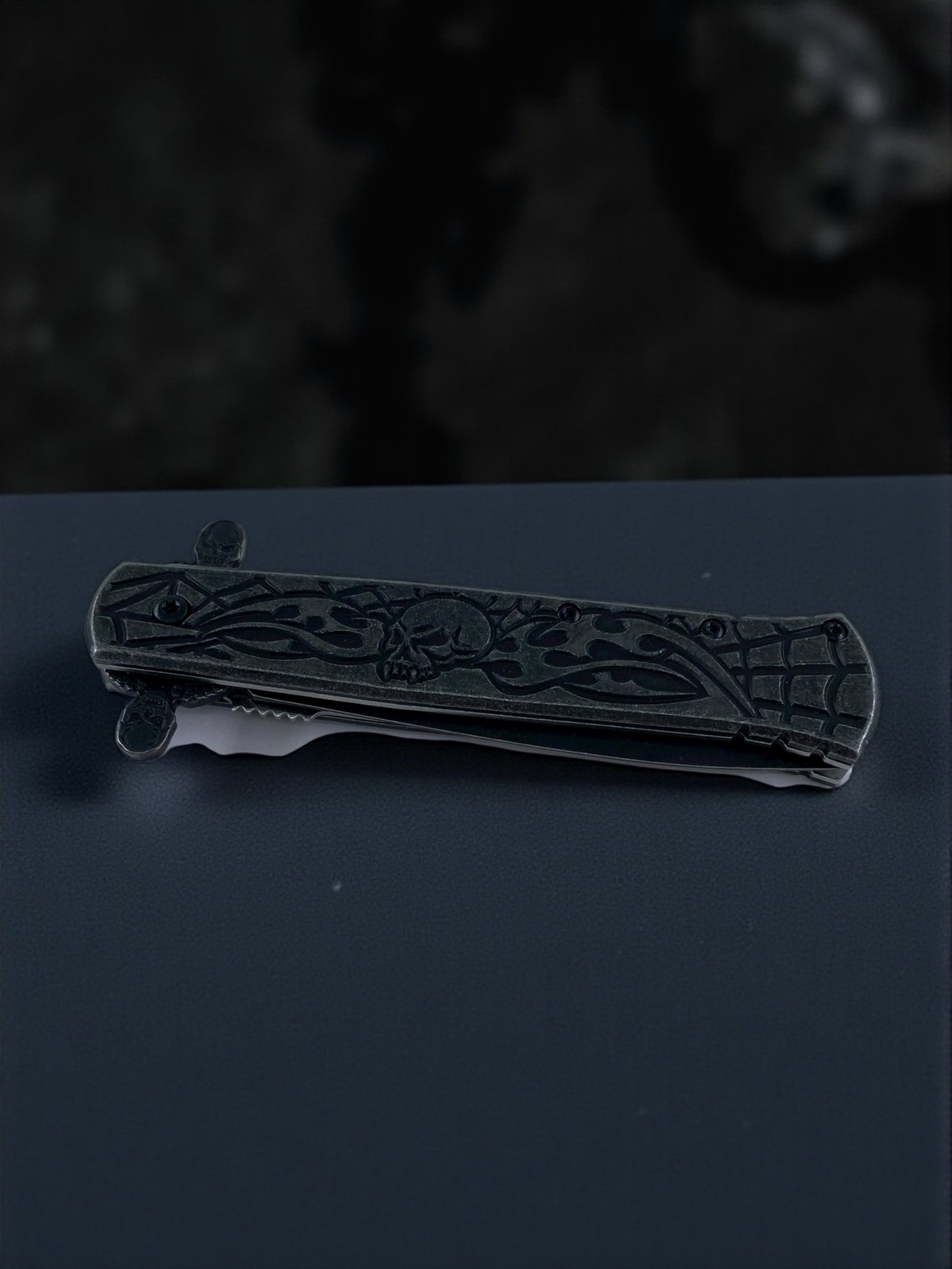 Kurukafa İşlemeli Hançer Çakı Siyah