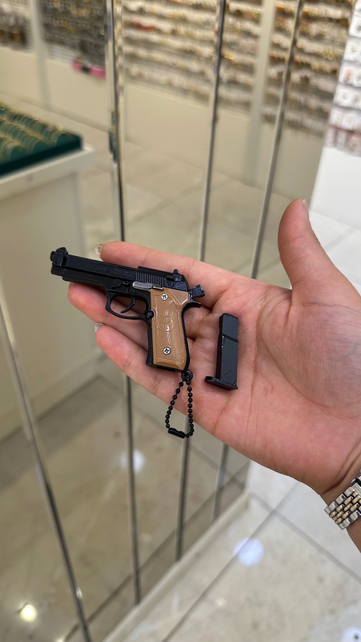 Beretta 9×19 Tabanca Gerçekçi Sökülebilir ve Kurulabilir Metal Anahtarlık